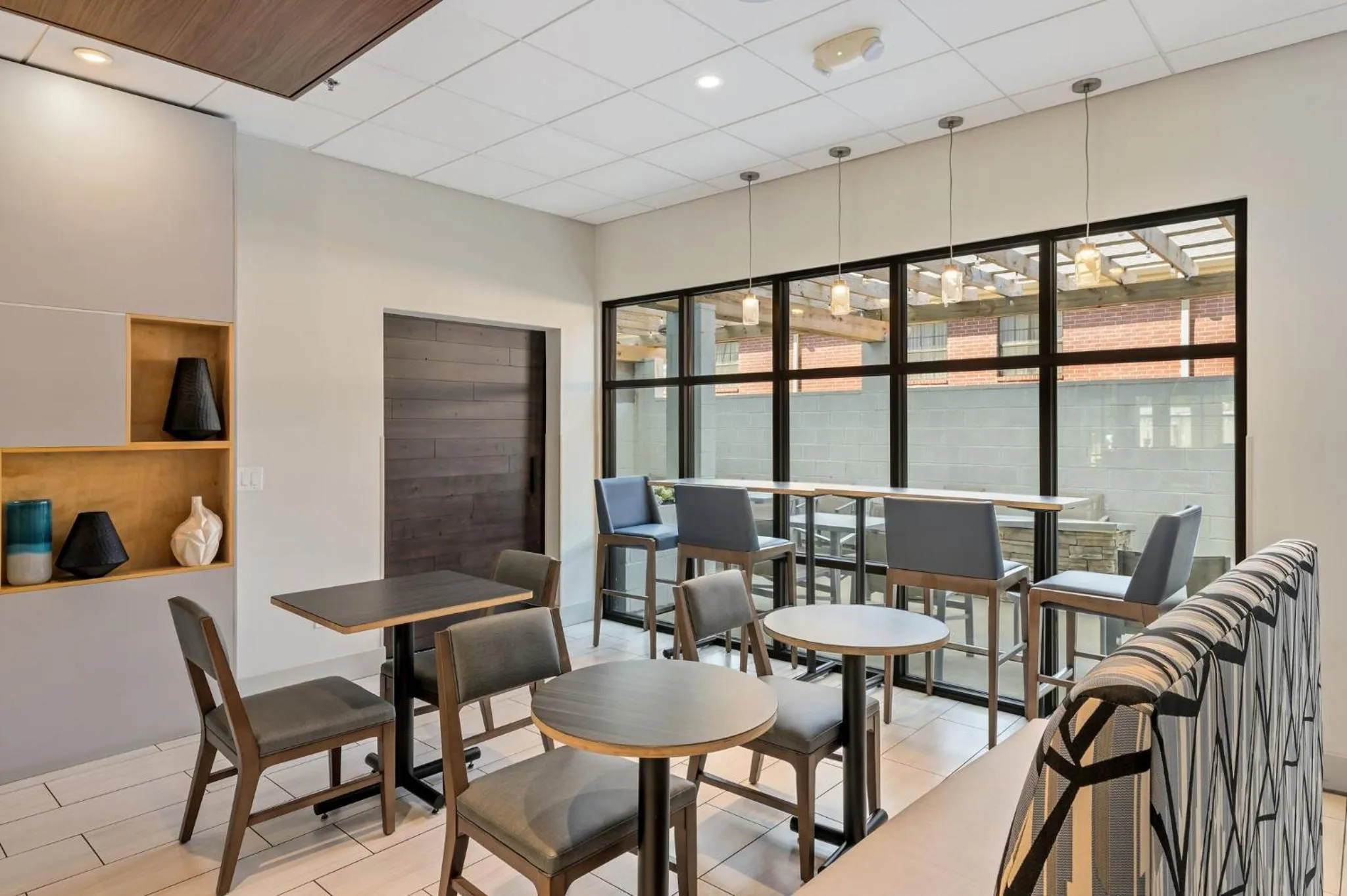 Breakfast in Holiday Inn Express & Suites White Hall by IHG