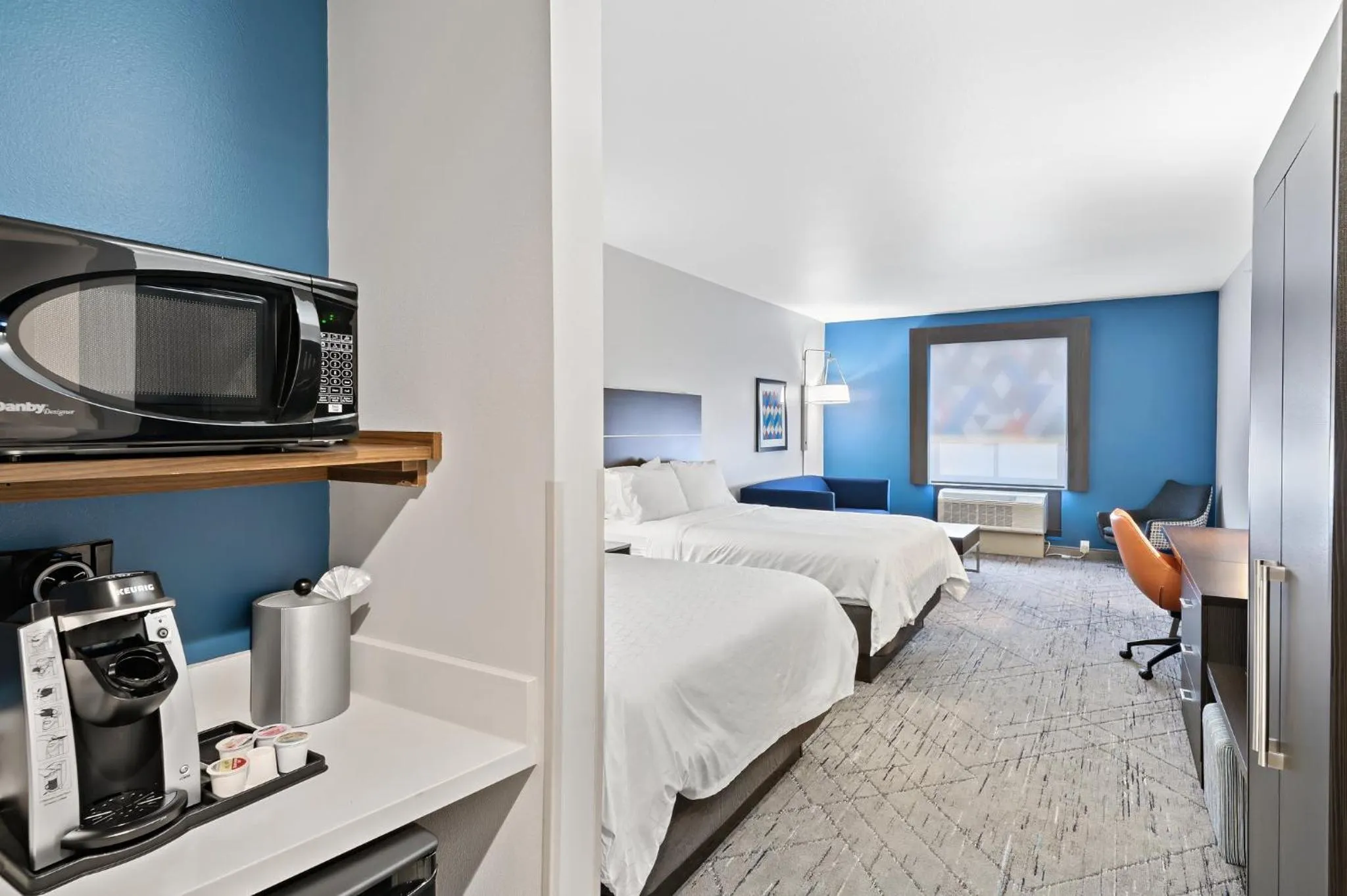 Photo of the whole room, Bed in Holiday Inn Express & Suites White Hall by IHG