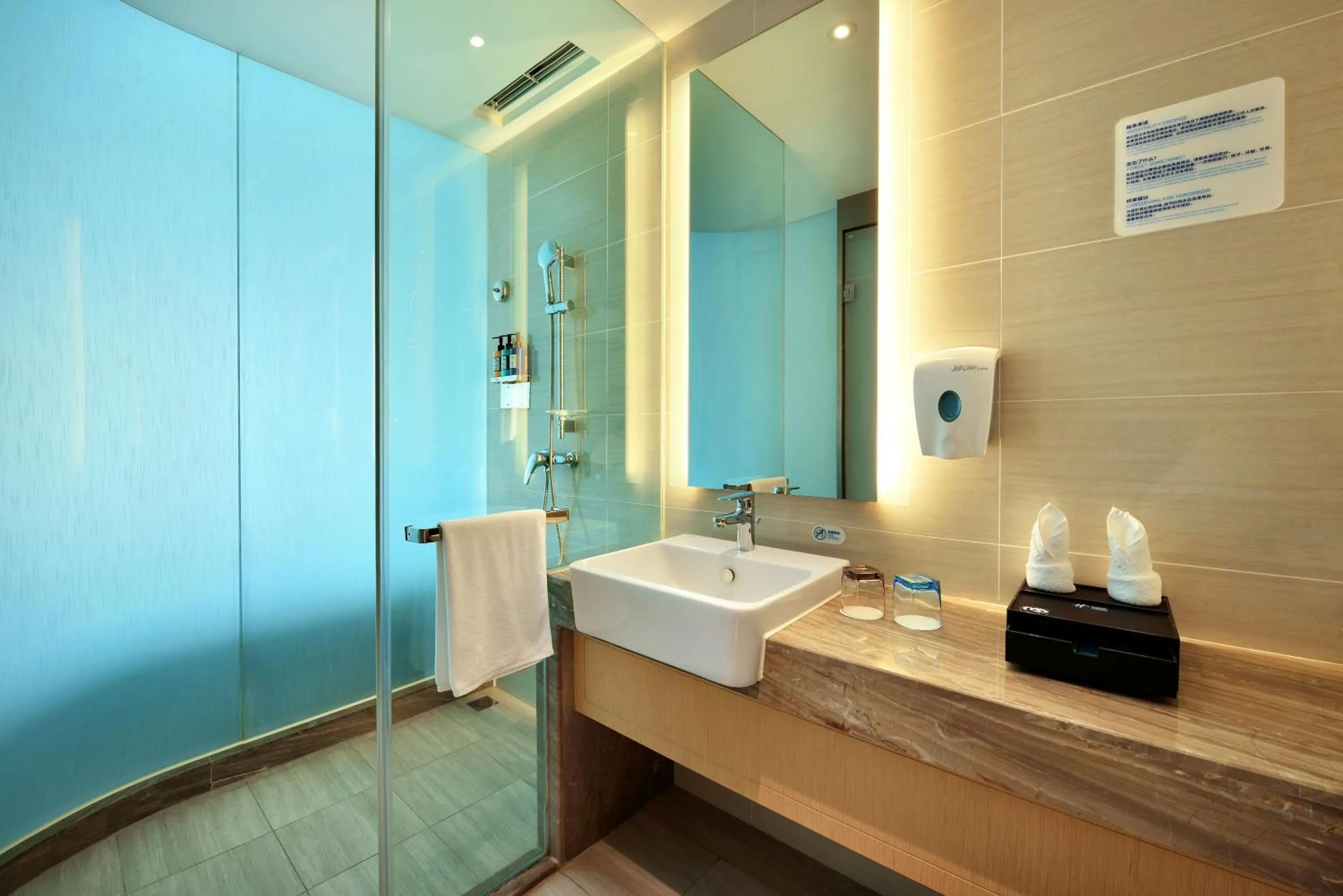 Bathroom in Holiday Inn Express Chengdu Tianhe by IHG