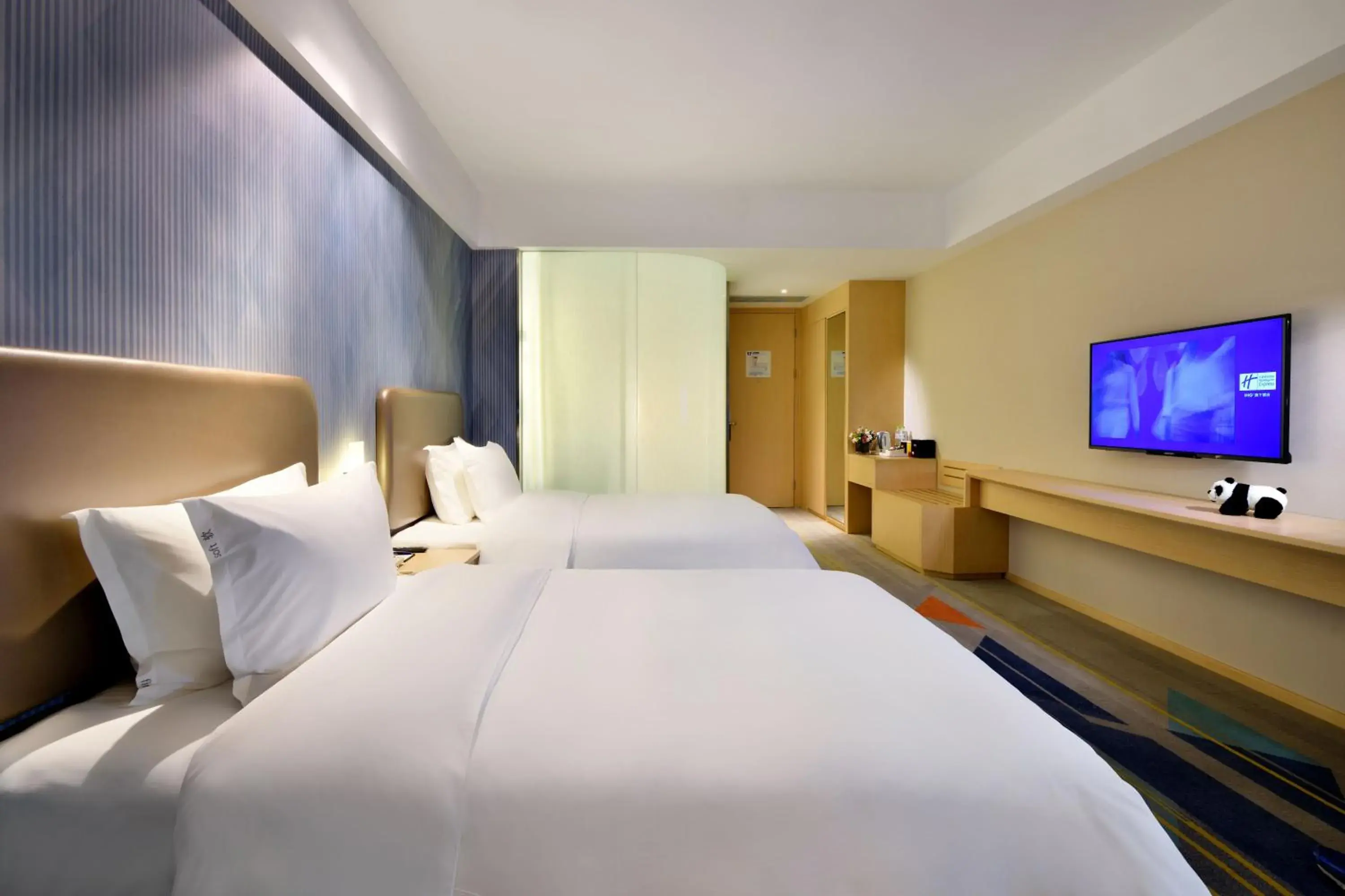 Standard Room with Two Single Beds in Holiday Inn Express Chengdu Tianhe by IHG Standard Room with Two Single Beds in Holiday Inn Express Chengdu Tianhe by IHG