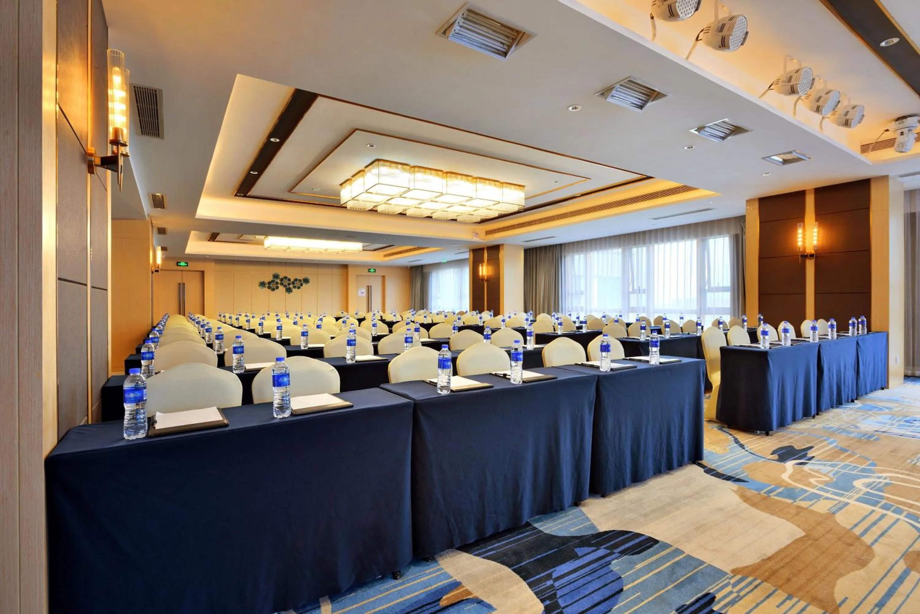 Meeting/conference room in Holiday Inn Express Chengdu Tianhe by IHG