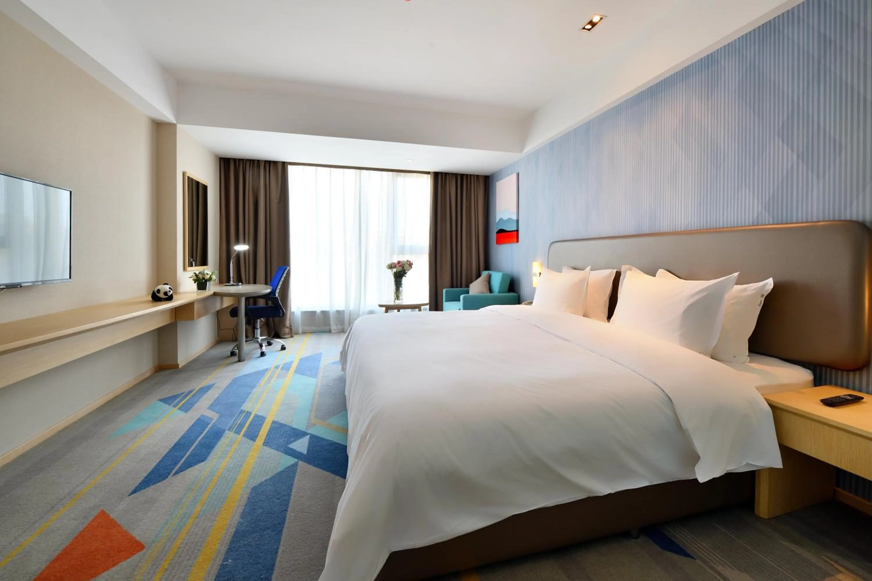 Photo of the whole room, Bed in Holiday Inn Express Chengdu Tianhe by IHG