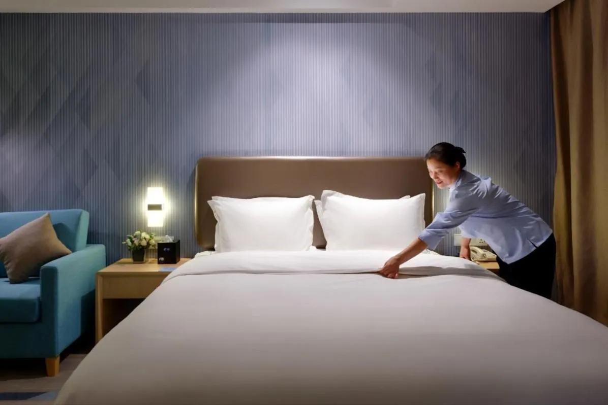 Bed in Holiday Inn Express Chengdu Tianhe by IHG