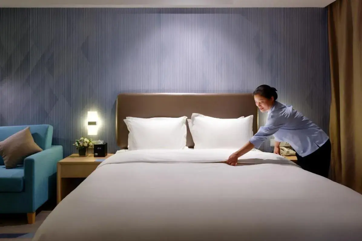 Bed in Holiday Inn Express Chengdu Tianhe by IHG Bed in Holiday Inn Express Chengdu Tianhe by IHG