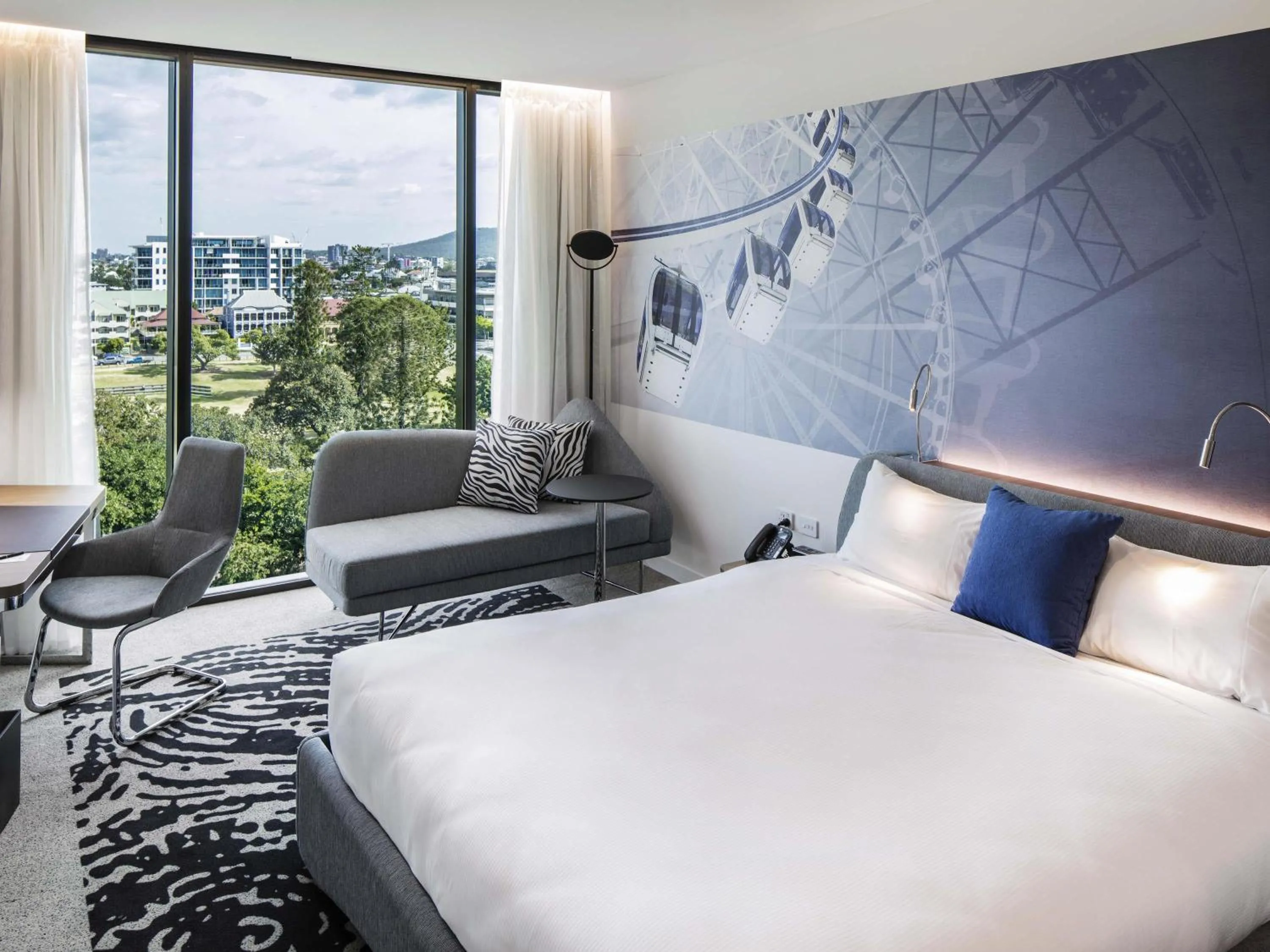 Property building, Bed in Novotel Brisbane South Bank