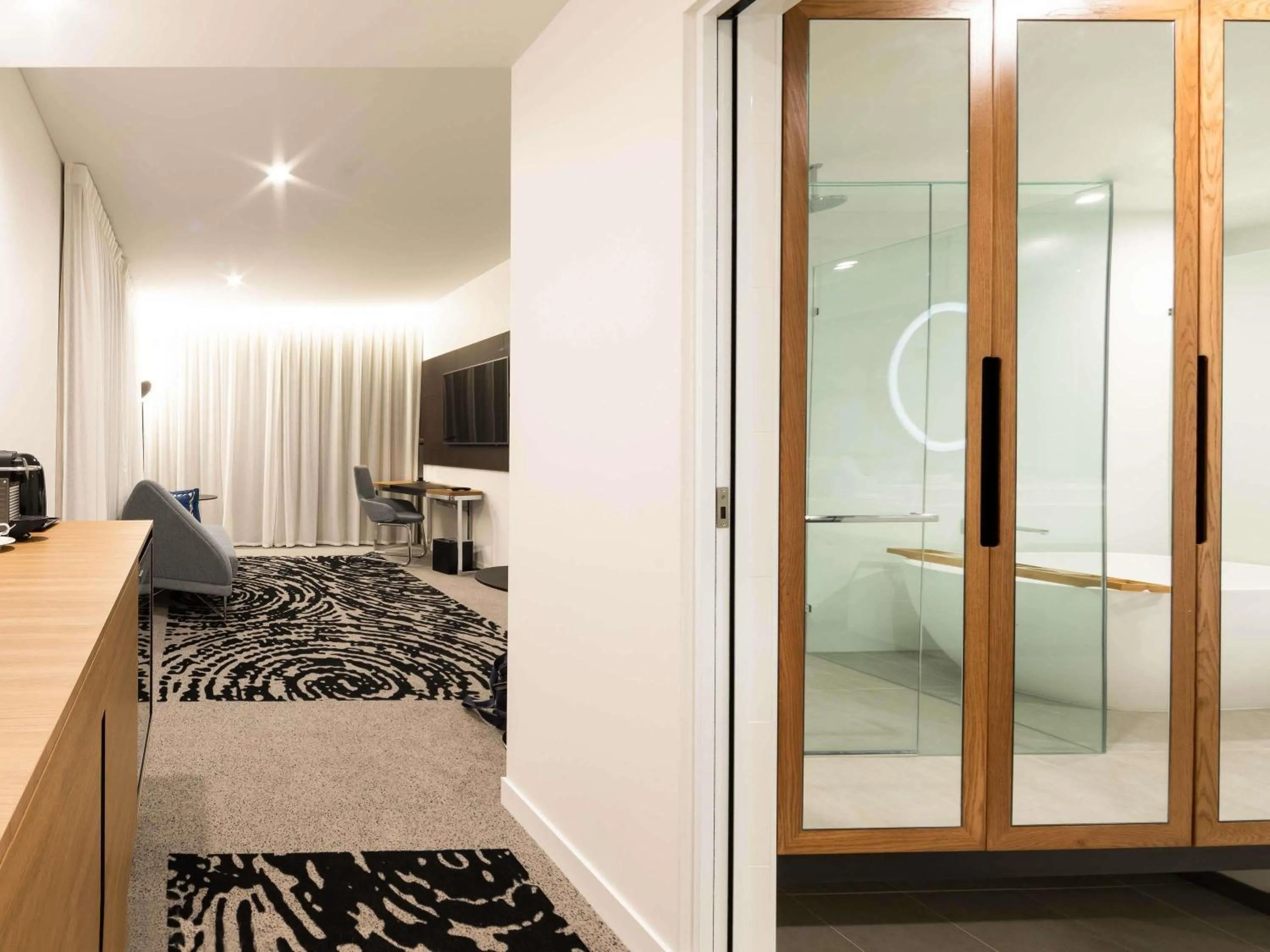 Bedroom, Bed in Novotel Brisbane South Bank