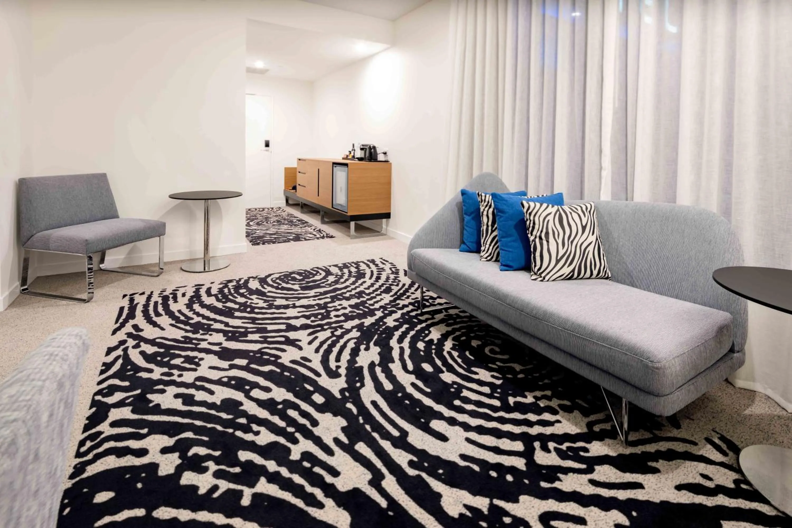 Living room, Bed in Novotel Brisbane South Bank