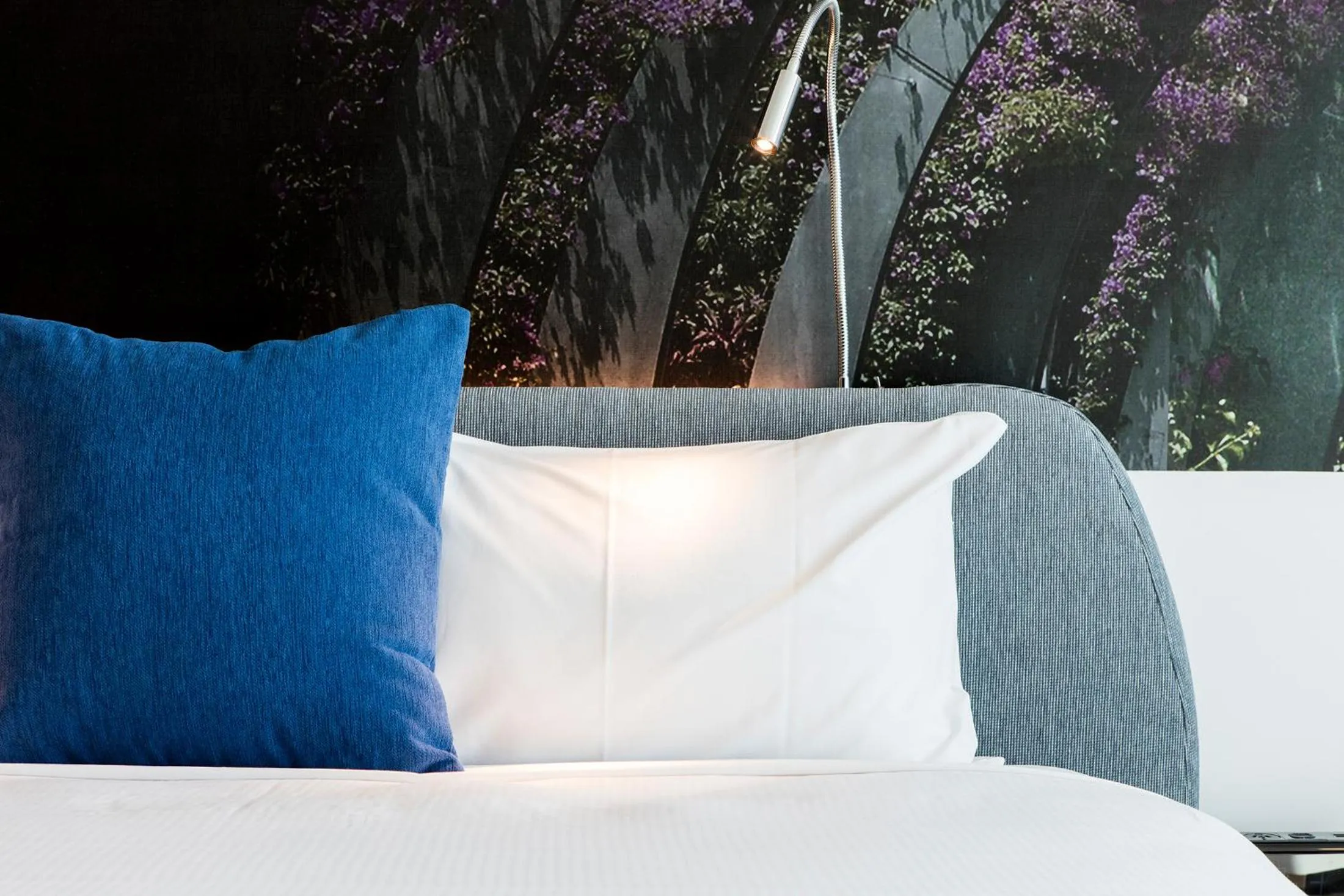 Bed in Novotel Brisbane South Bank