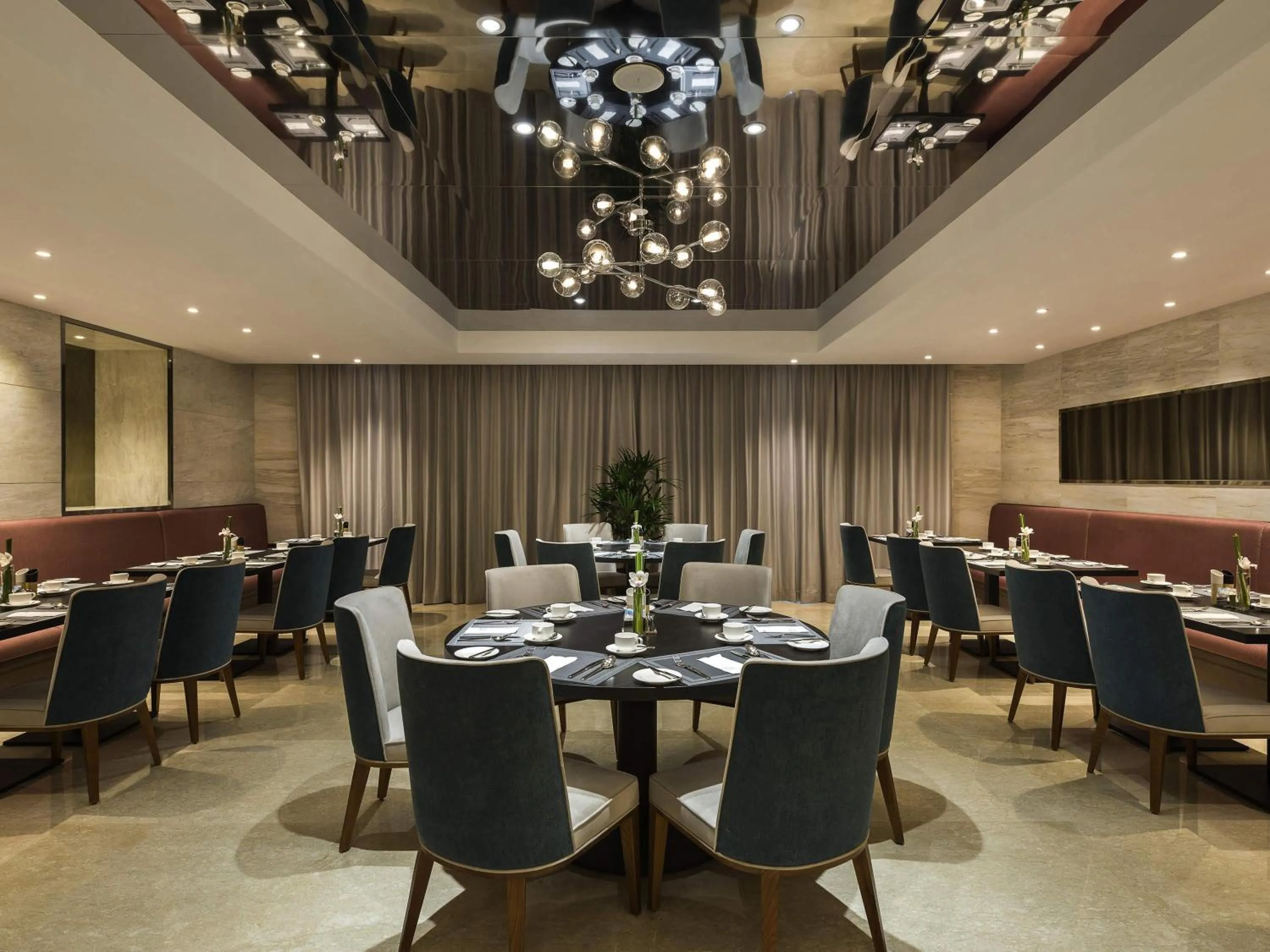 Restaurant/places to eat in Novotel Shanghai Hongqiao