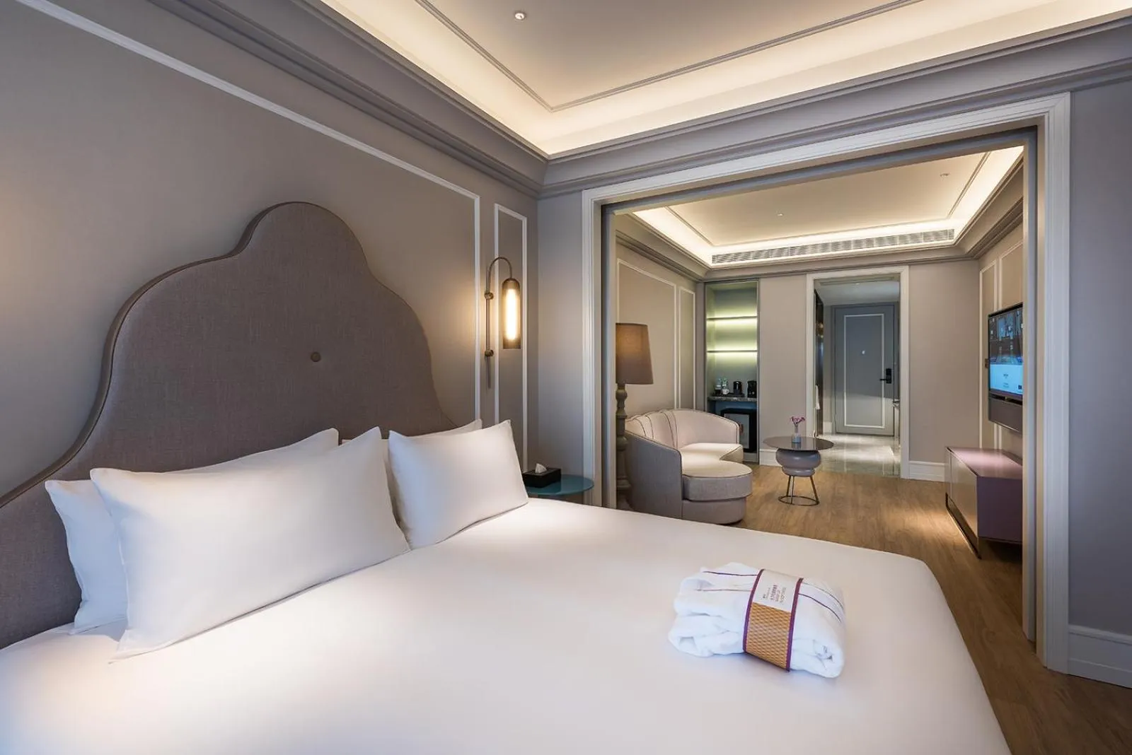 Bed in Mercure Shanghai Hongqiao SOHO