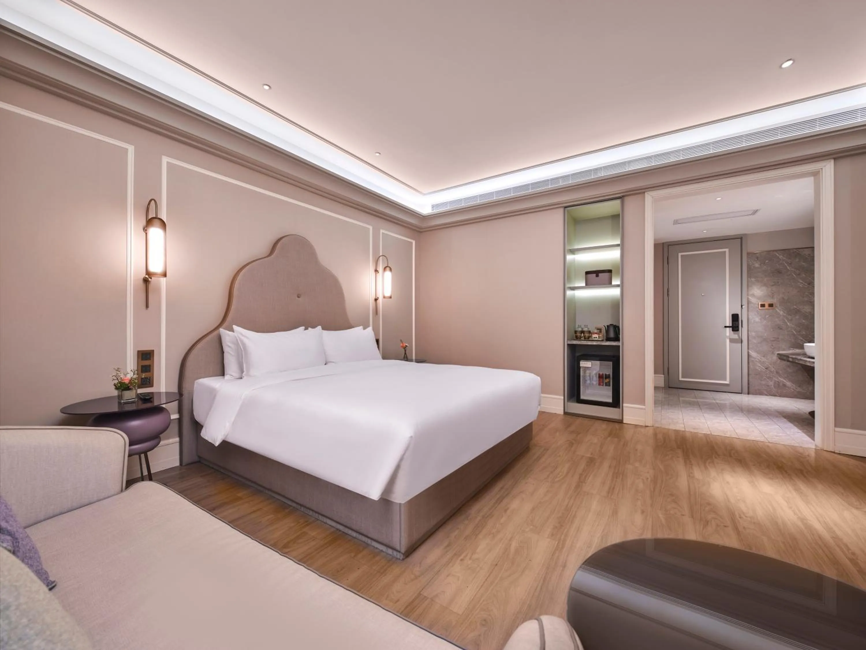 Bed in Mercure Shanghai Hongqiao SOHO