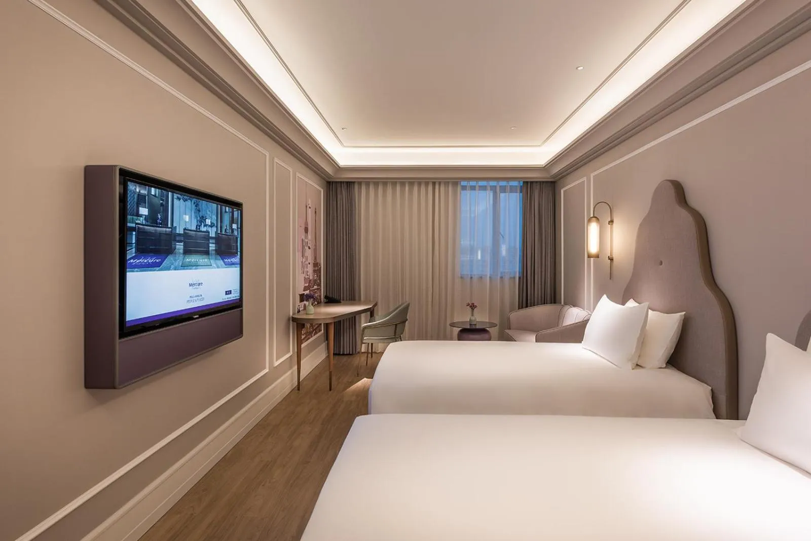 TV and multimedia, Bed in Mercure Shanghai Hongqiao SOHO