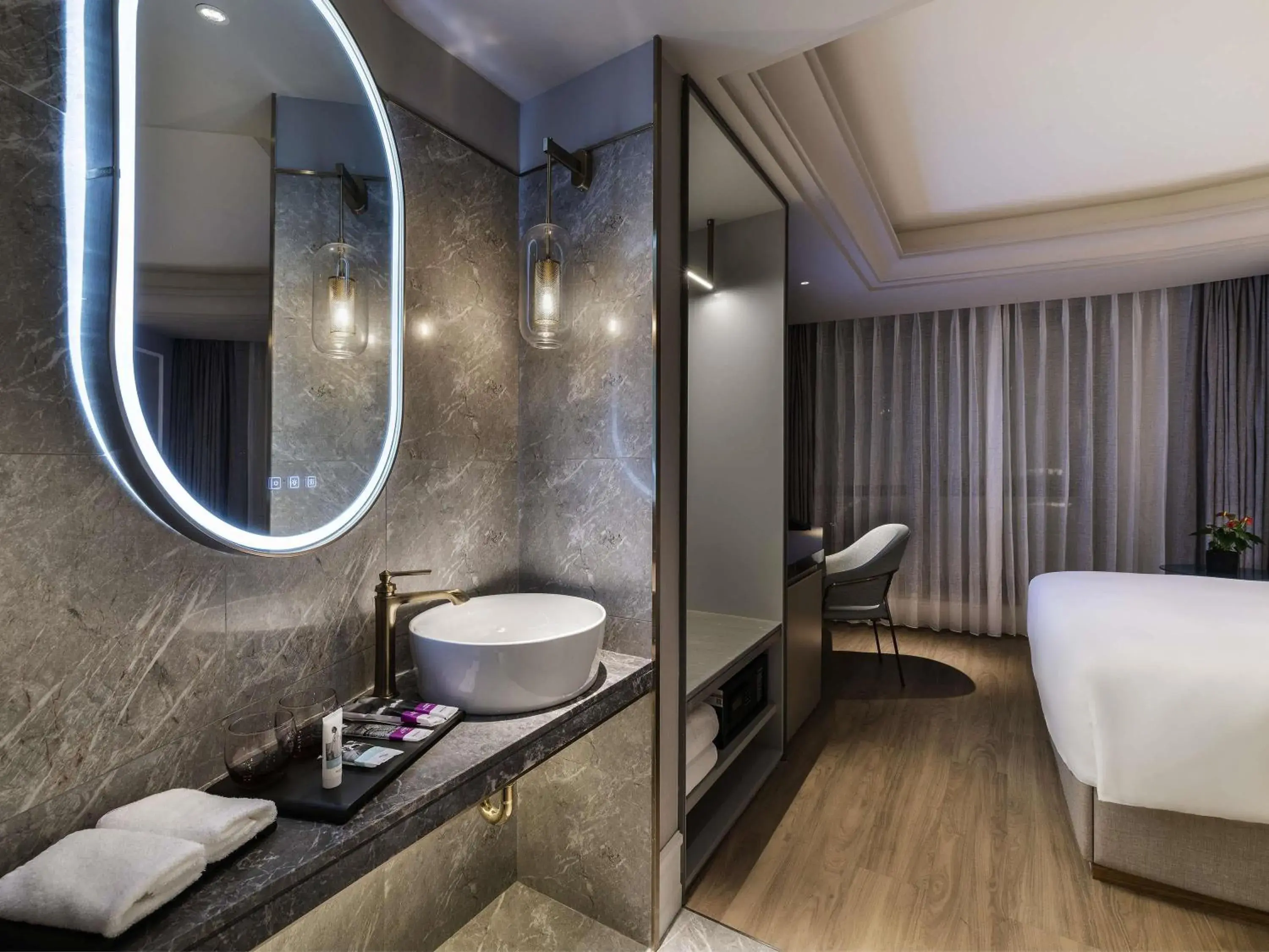 Standard King Room in Mercure Hangzhou West Lake Standard King Room in Mercure Hangzhou West Lake