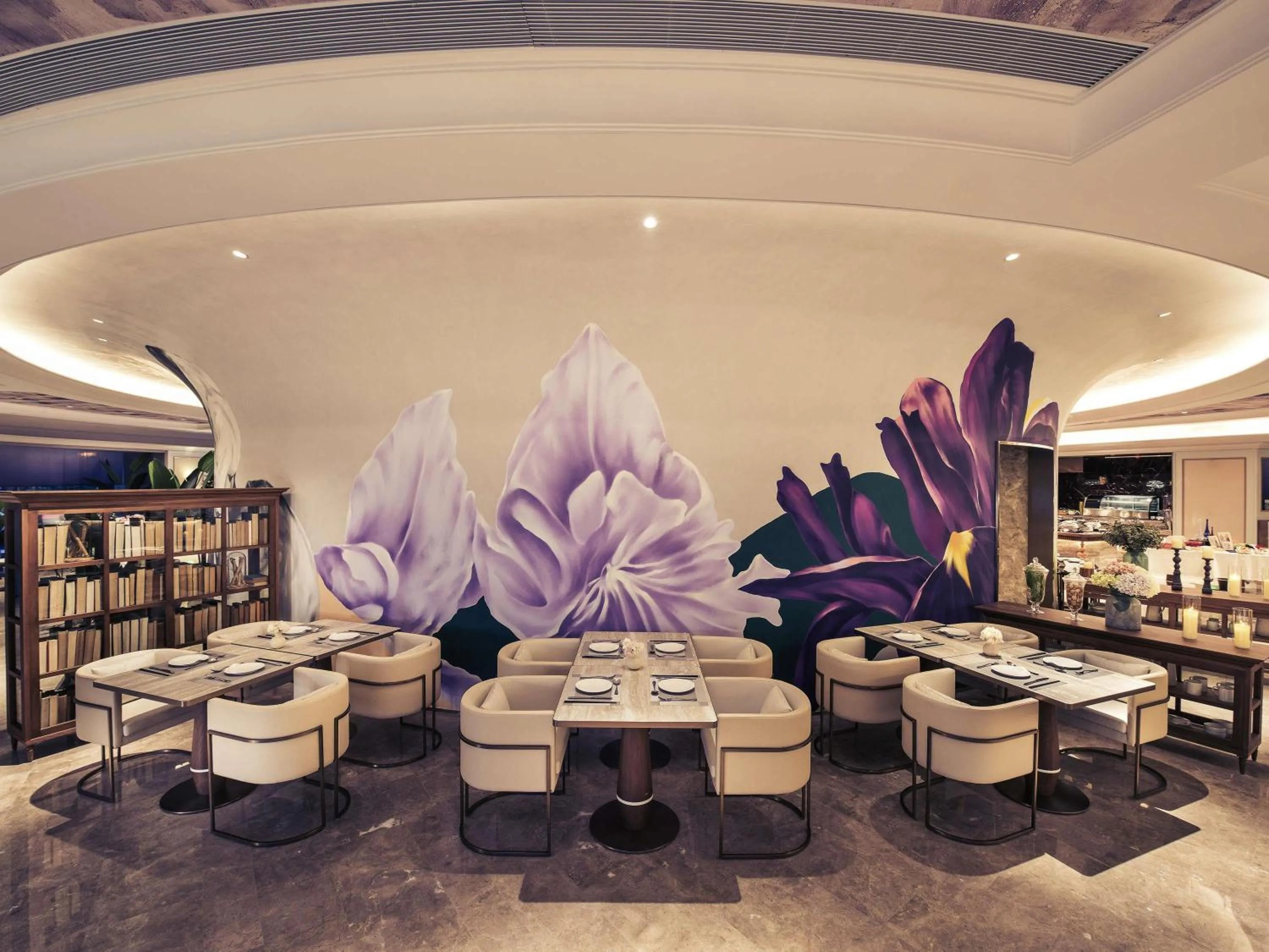 Restaurant/places to eat in Mercure Hangzhou West Lake