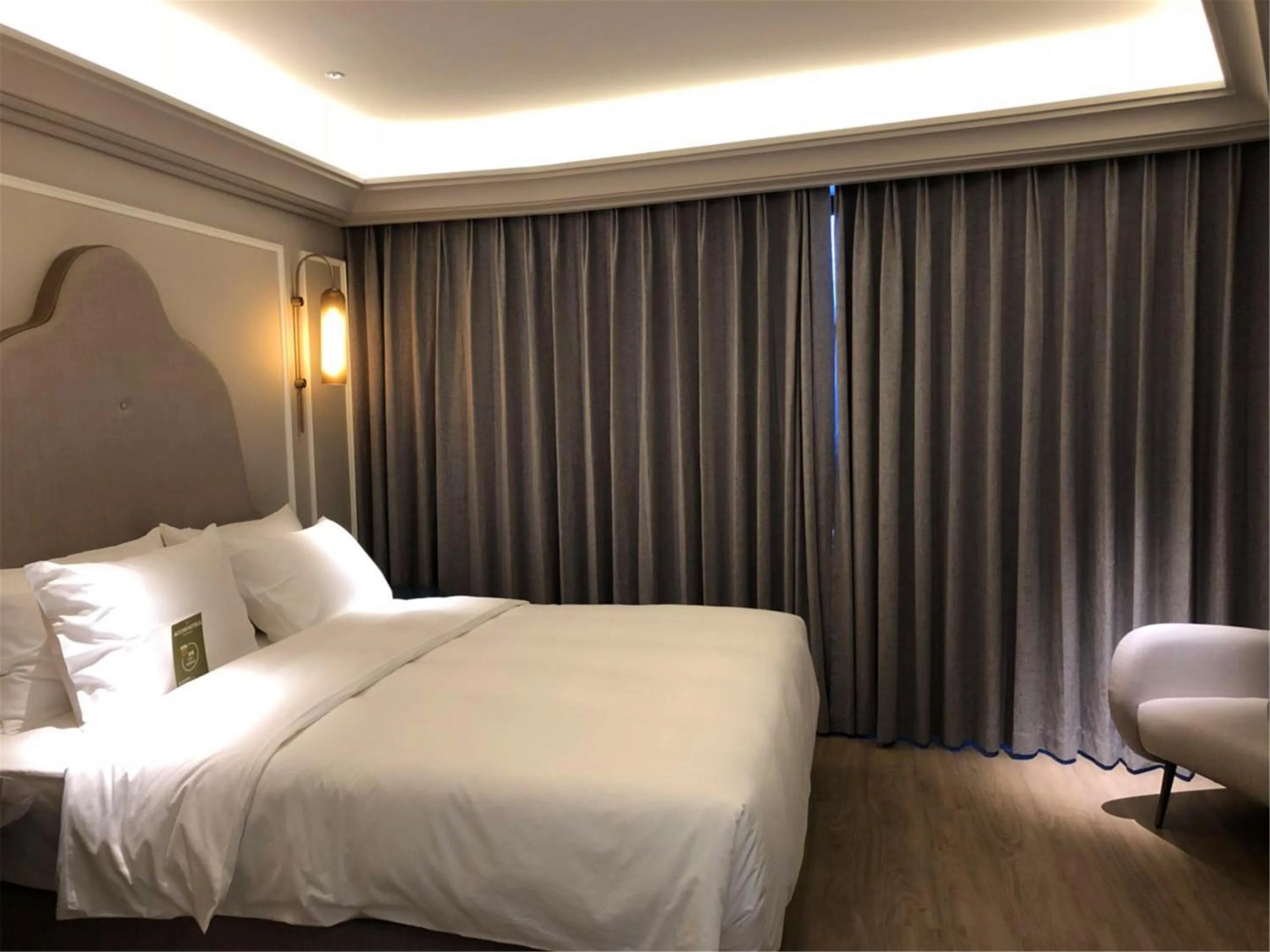 Bed in Mercure Hangzhou West Lake