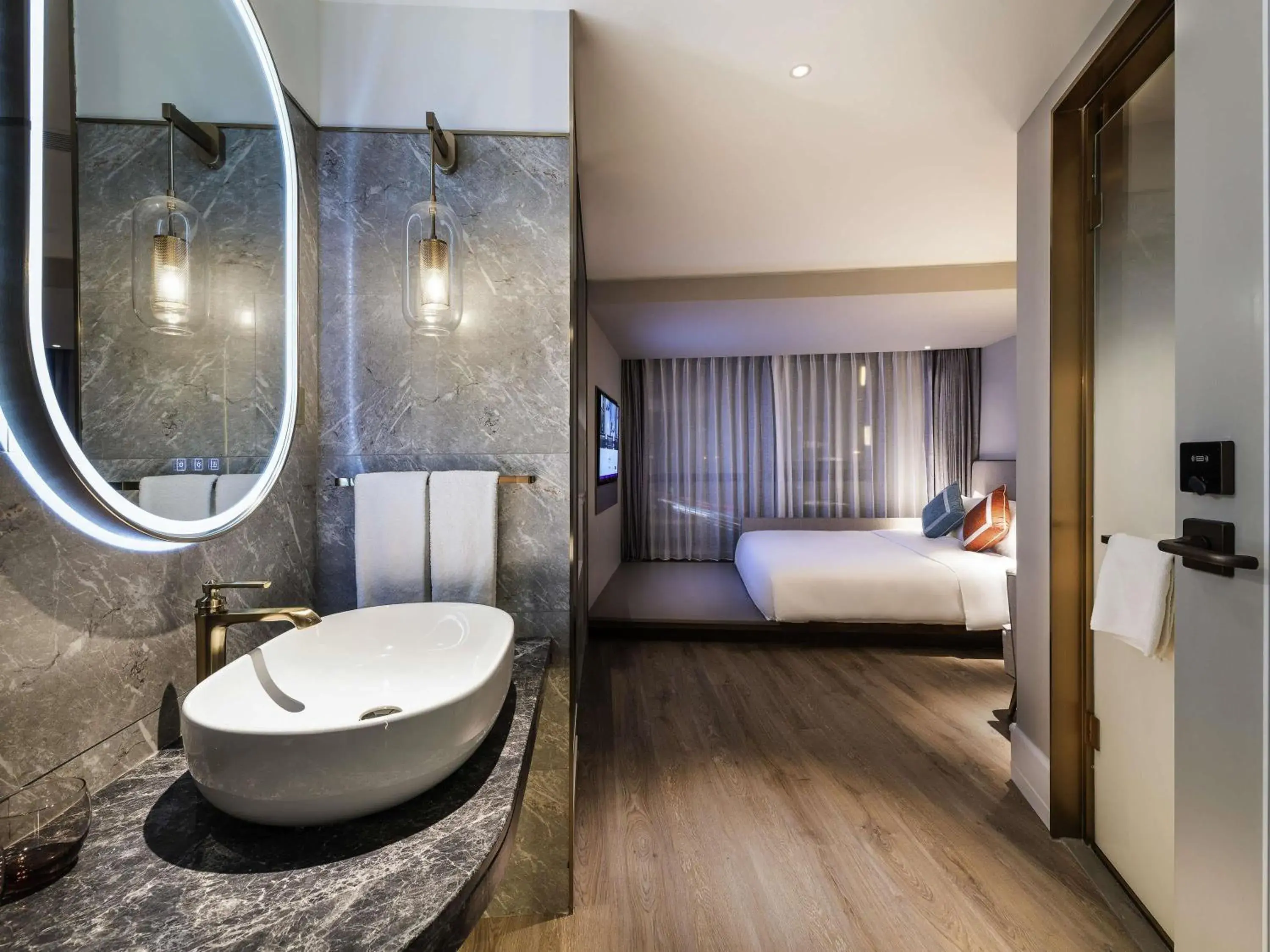 Standard King Room in Mercure Hangzhou West Lake Standard King Room in Mercure Hangzhou West Lake