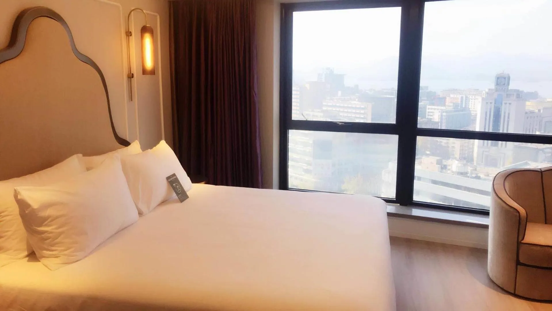 Bed in Mercure Hangzhou West Lake