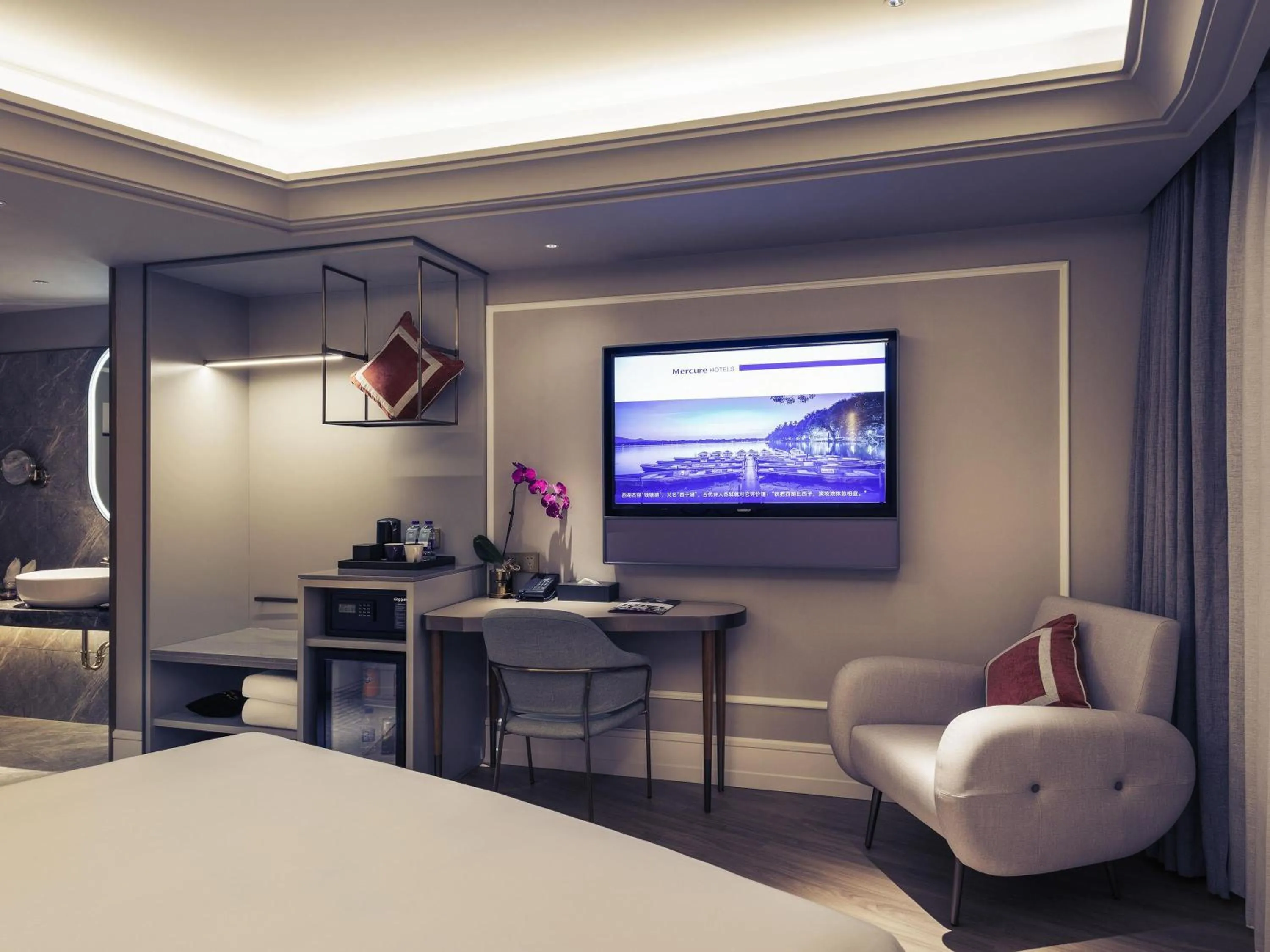 Bedroom, Bed in Mercure Hangzhou West Lake