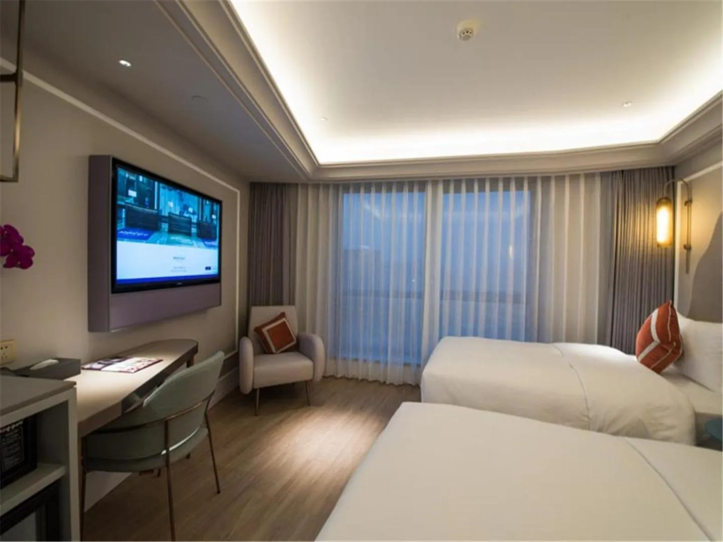 Bed in Mercure Hangzhou West Lake