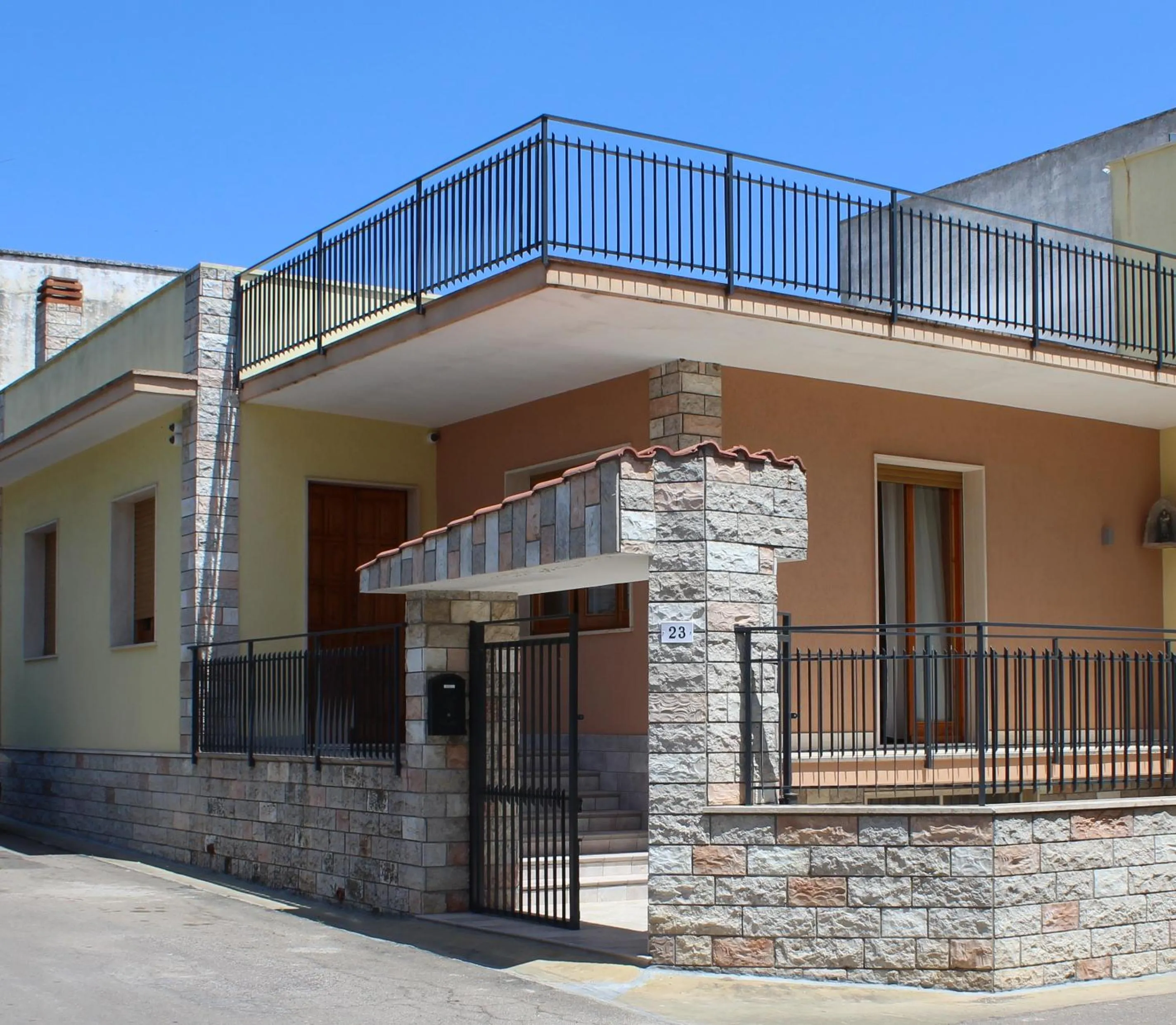 Facade/entrance in La Chiave Rossa B&B
