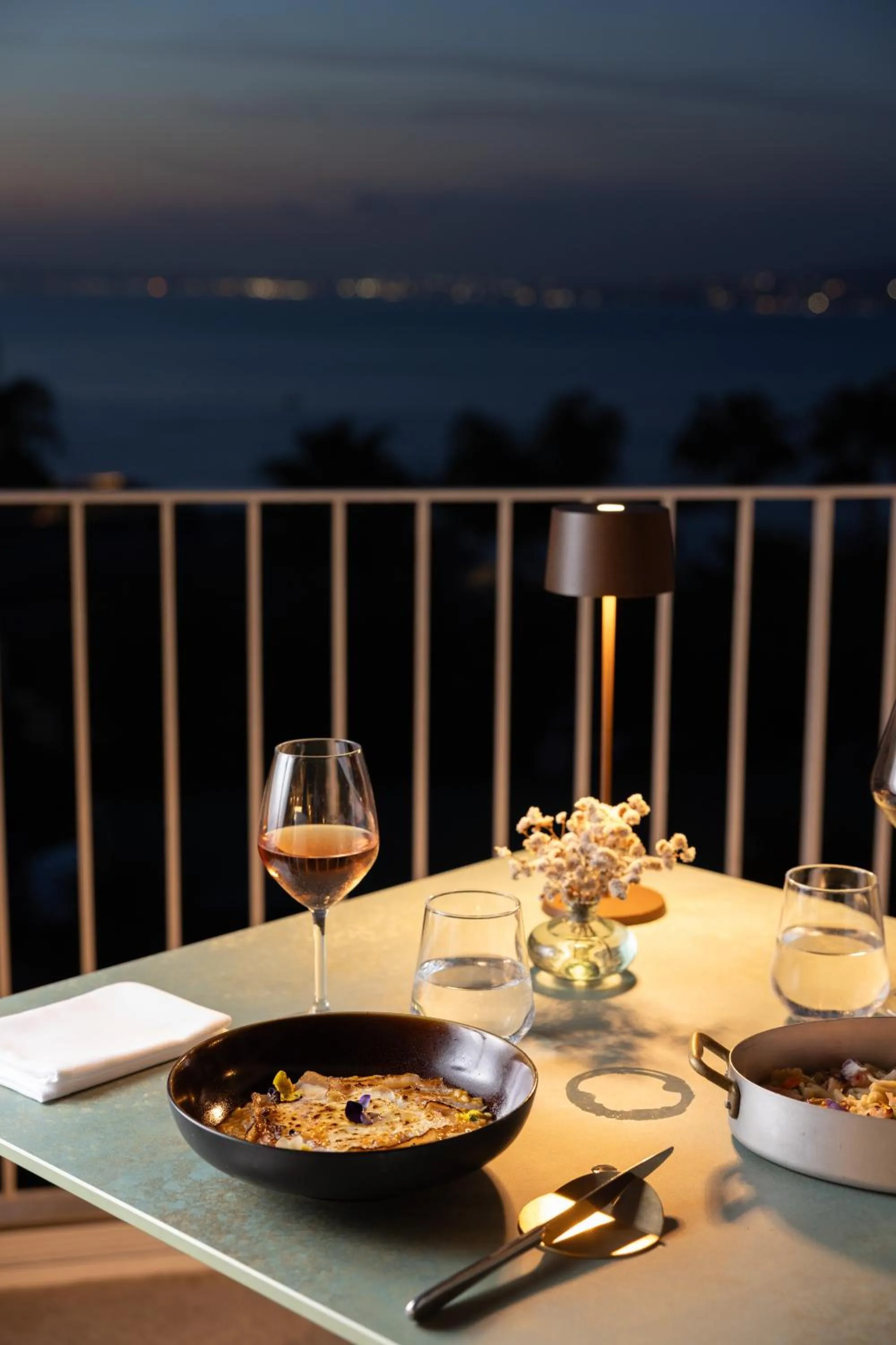 Food and drinks in Domo 20 Hotel & Rooftop