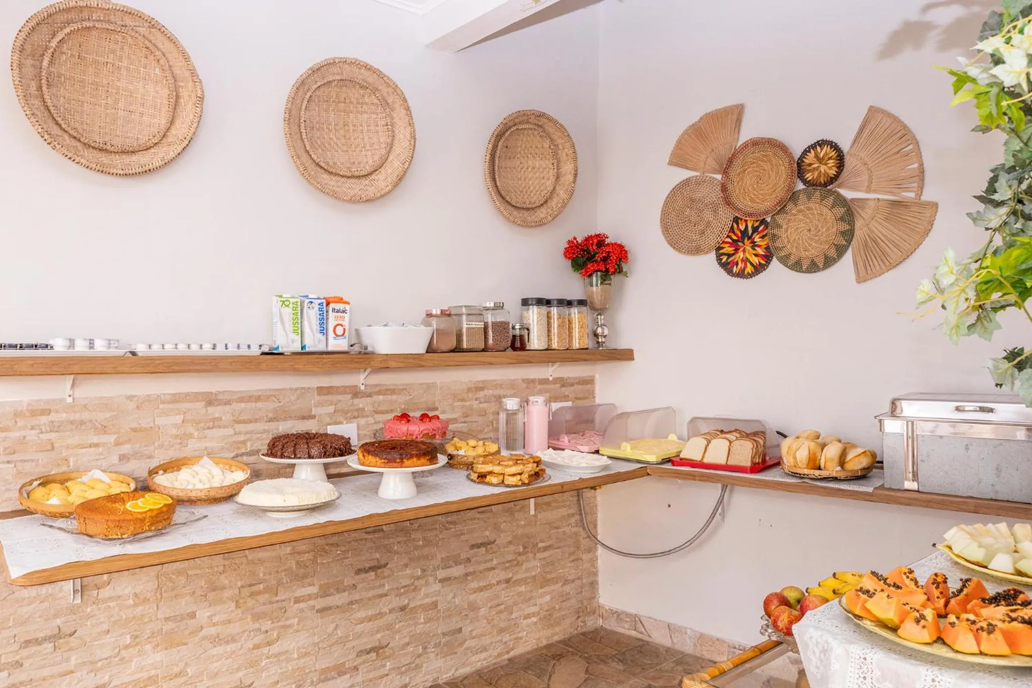 Breakfast in Pousada Bonns Ventos