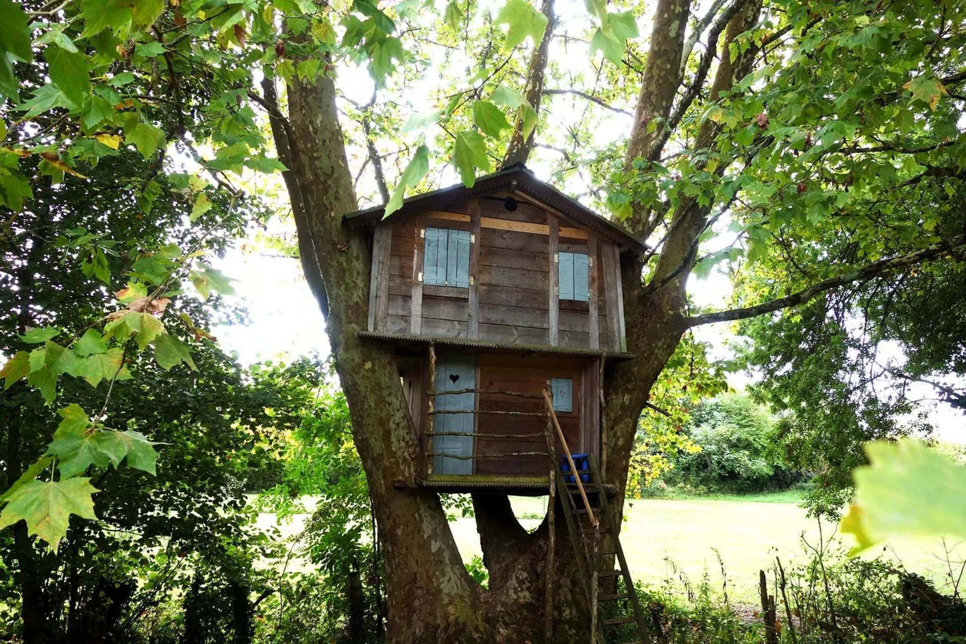 Property building in Les Jardins de Camelot