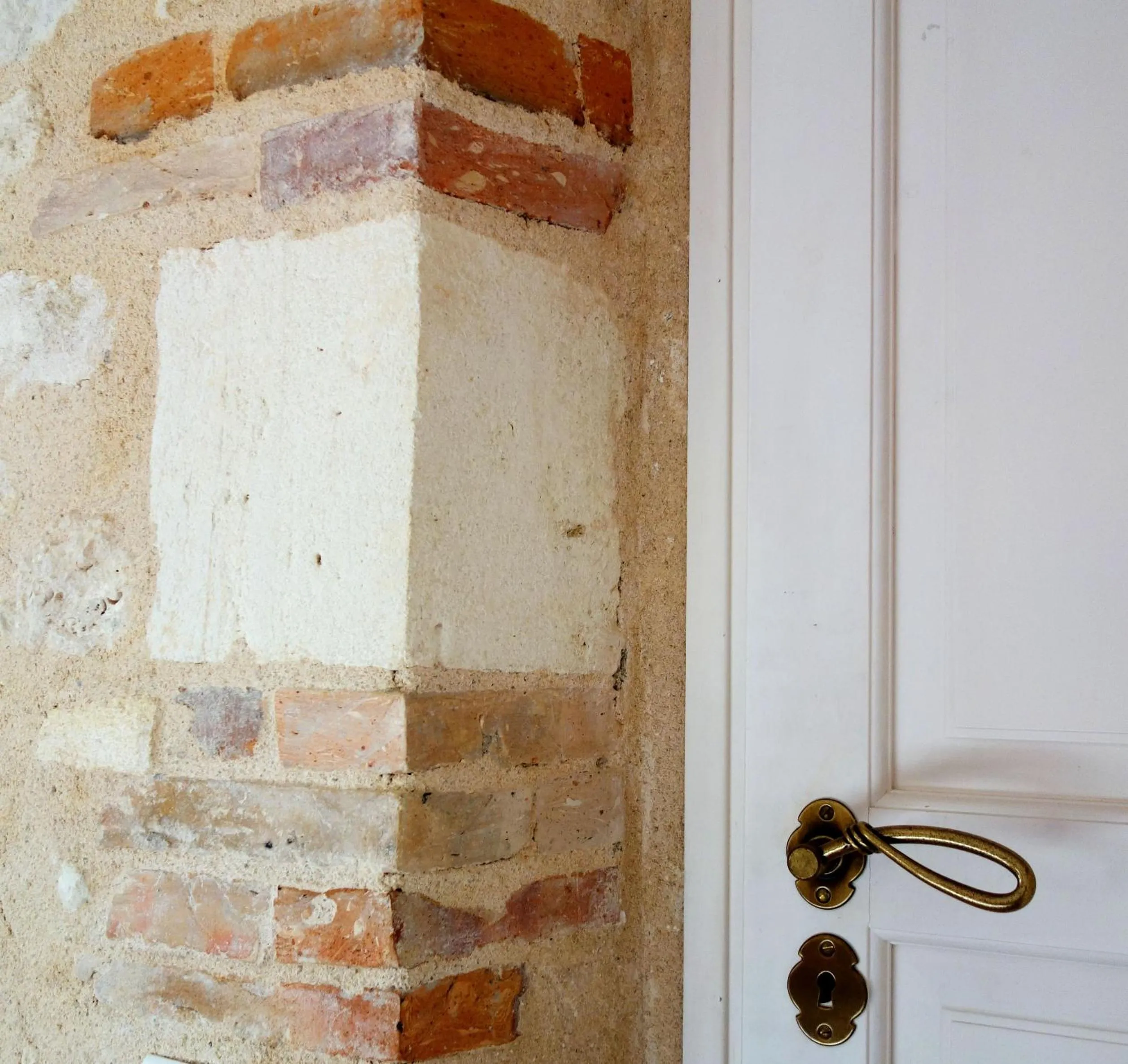 Decorative detail in Les Jardins de Camelot