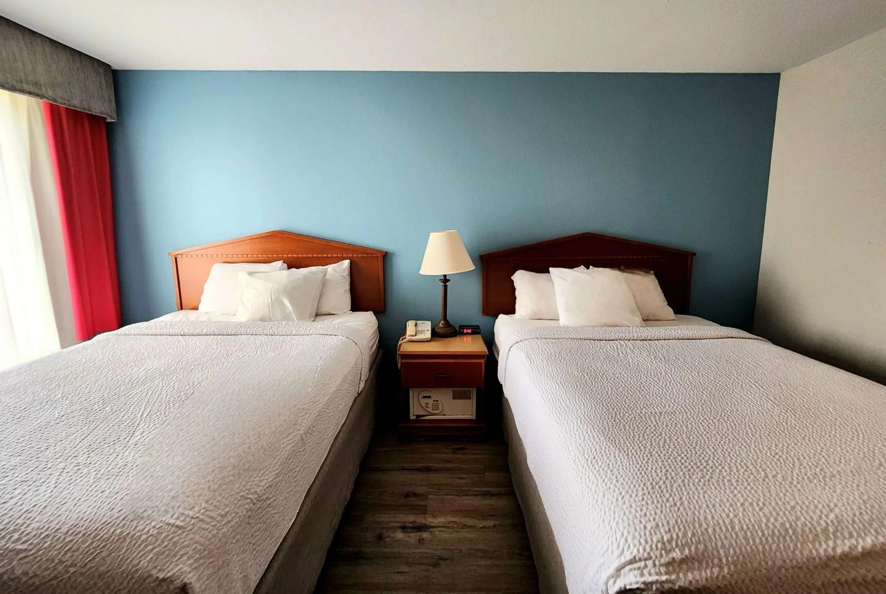 Photo of the whole room, Bed in Days Inn & Suites by Wyndham Thibodaux