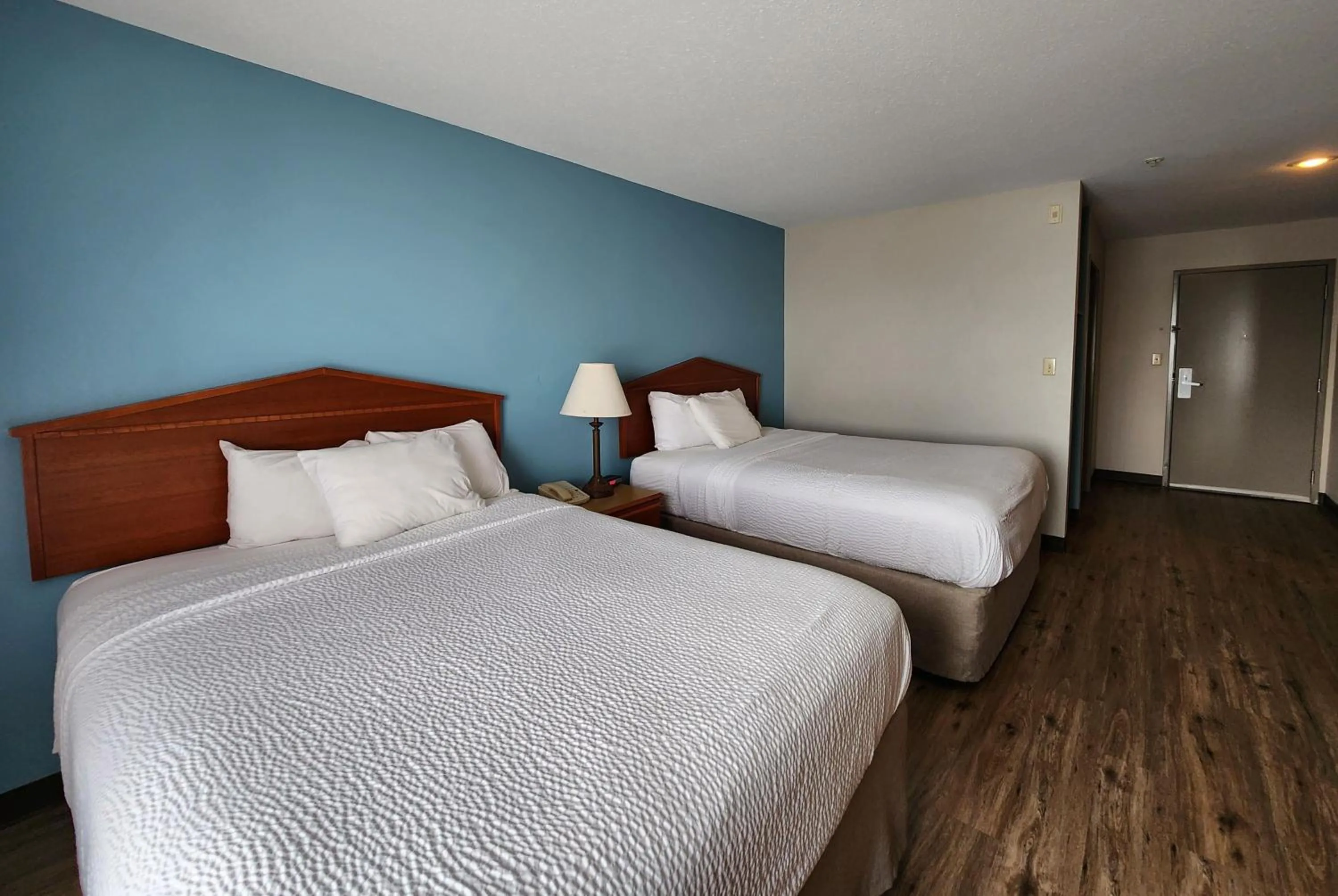 Photo of the whole room, Bed in Days Inn & Suites by Wyndham Thibodaux