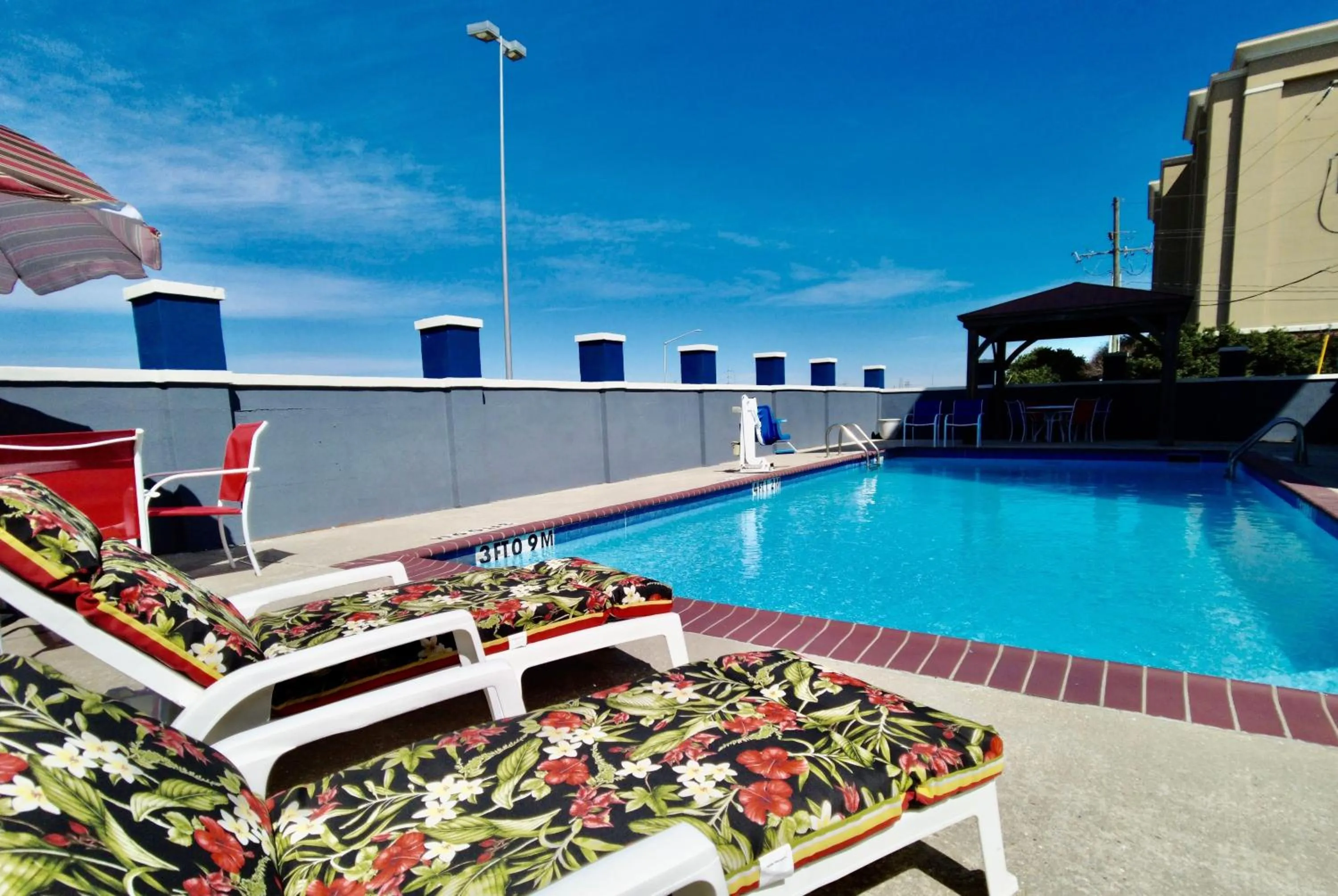 Pool view in Days Inn & Suites by Wyndham Thibodaux