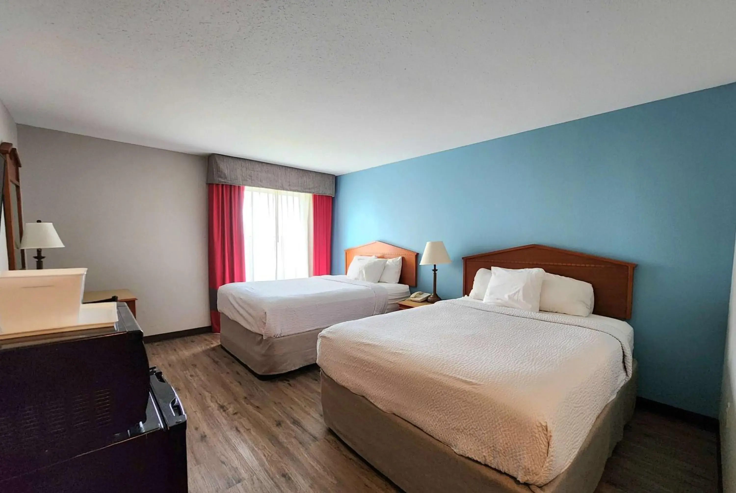 Queen Room with Two Queen Beds - Non-Smoking in Days Inn & Suites by Wyndham Thibodaux Queen Room with Two Queen Beds - Non-Smoking in Days Inn & Suites by Wyndham Thibodaux