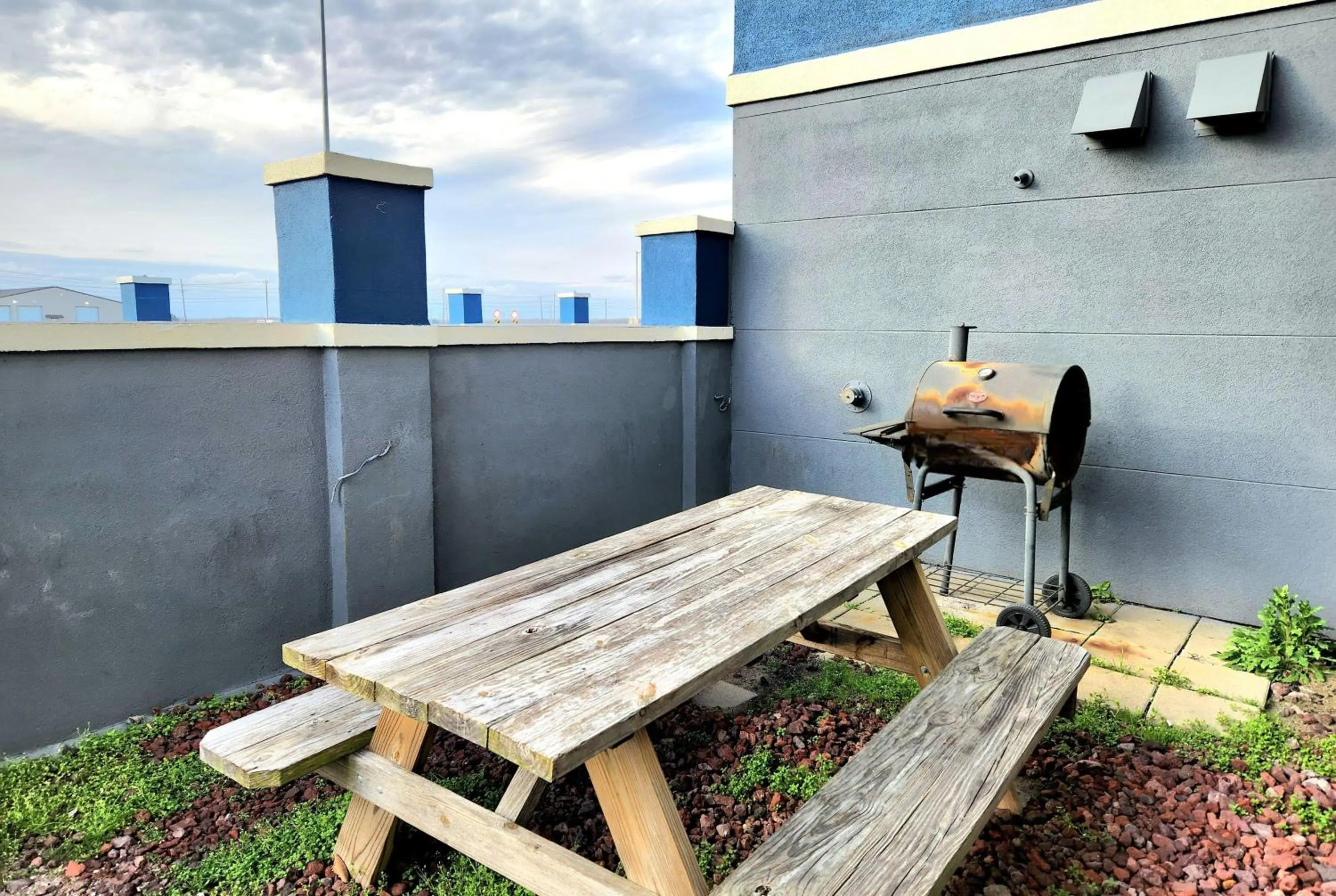 BBQ facilities in Days Inn & Suites by Wyndham Thibodaux