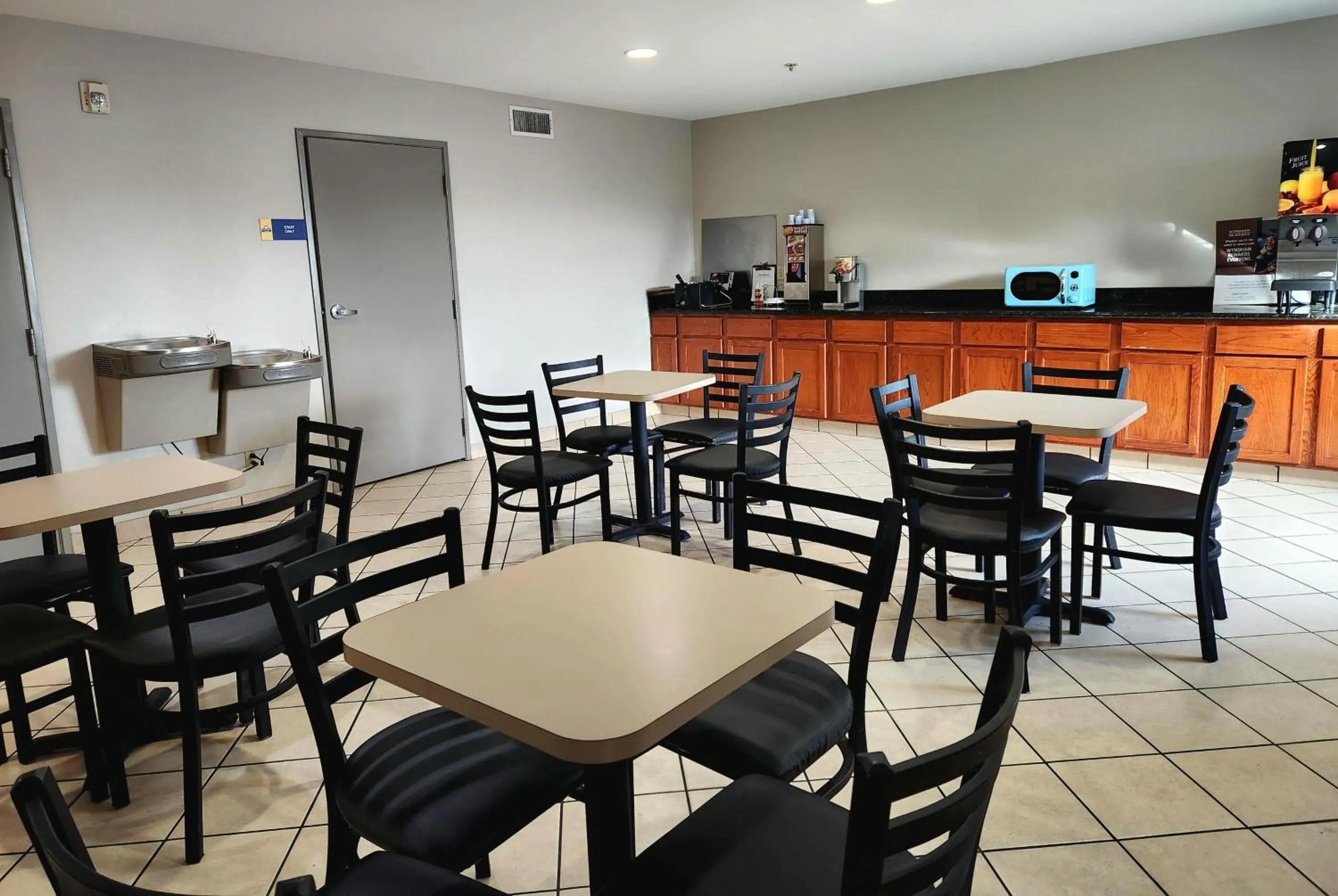 Breakfast in Days Inn & Suites by Wyndham Thibodaux