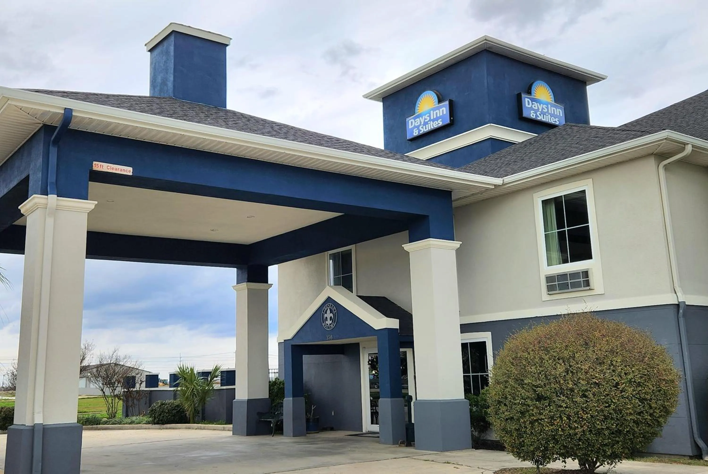 Property building in Days Inn & Suites by Wyndham Thibodaux