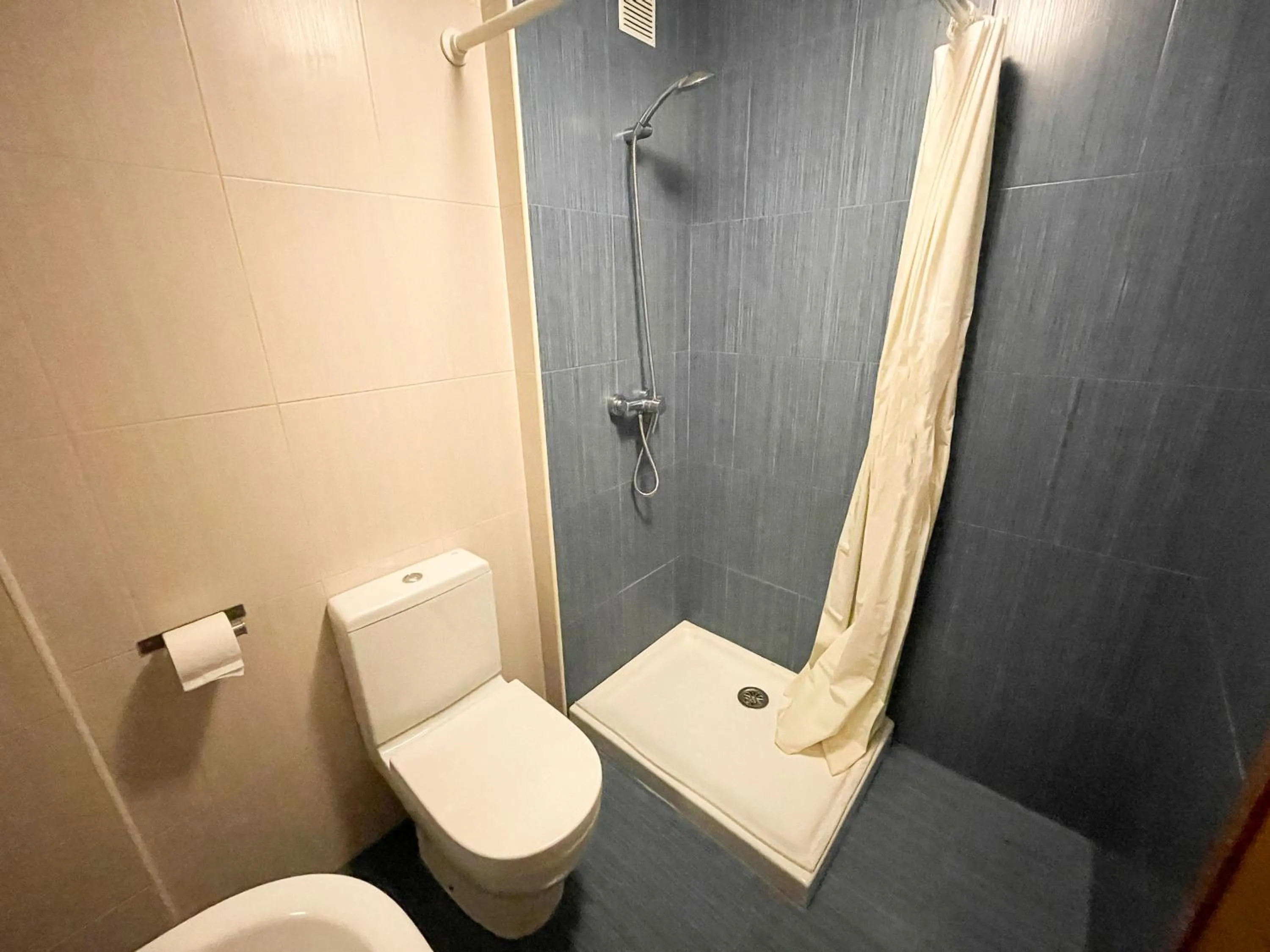 Shower in Alojamientos Playa de las Catedrales 3000