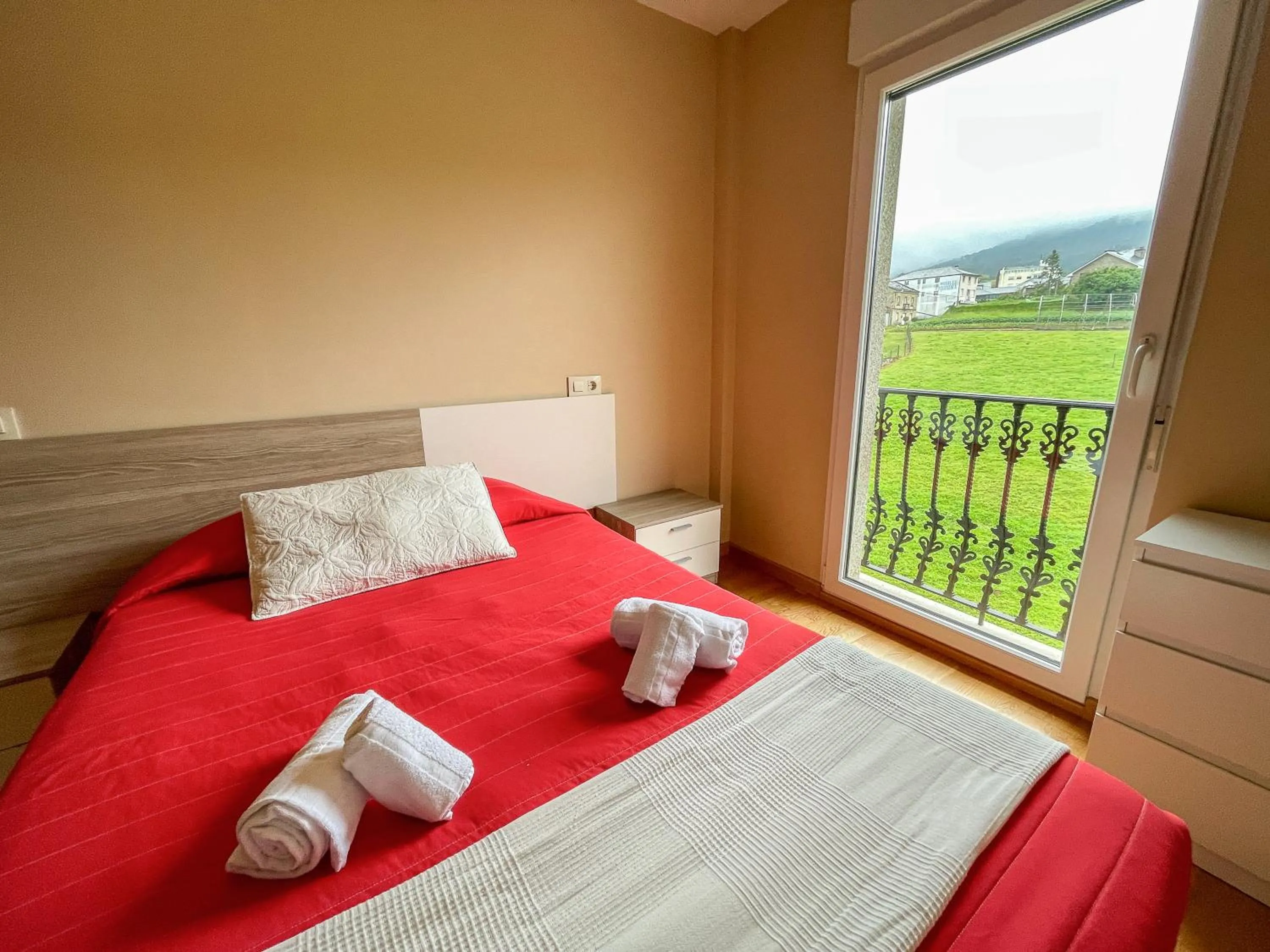 Bed in Alojamientos Playa de las Catedrales 3000