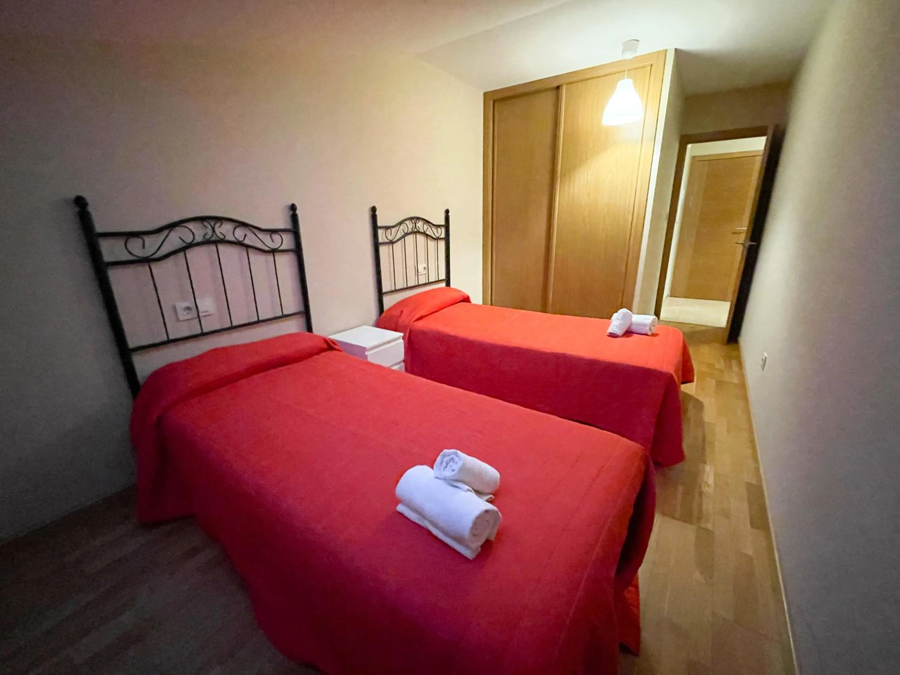 Bed in Alojamientos Playa de las Catedrales 3000