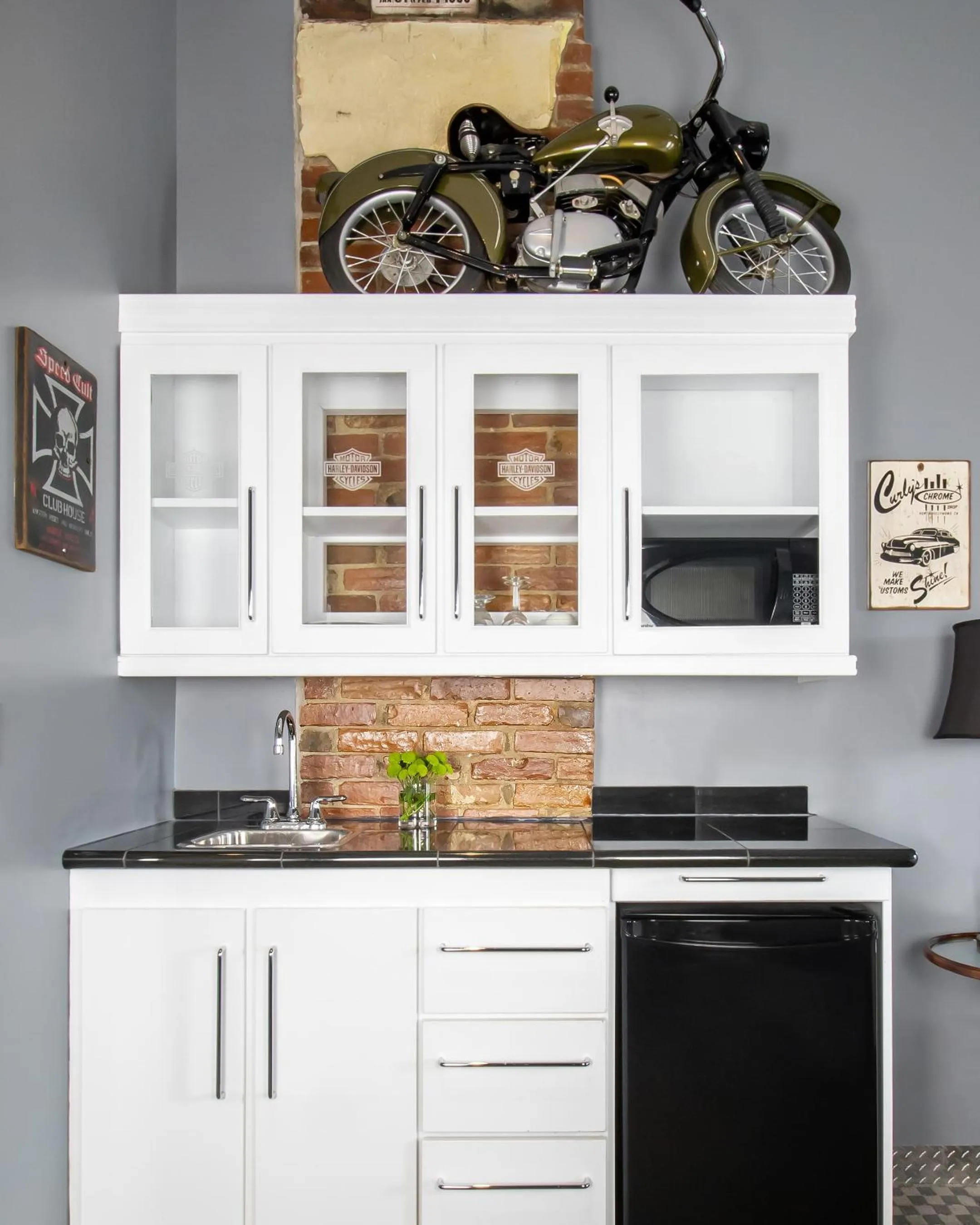 Kitchen or kitchenette in Retro Suites Hotel