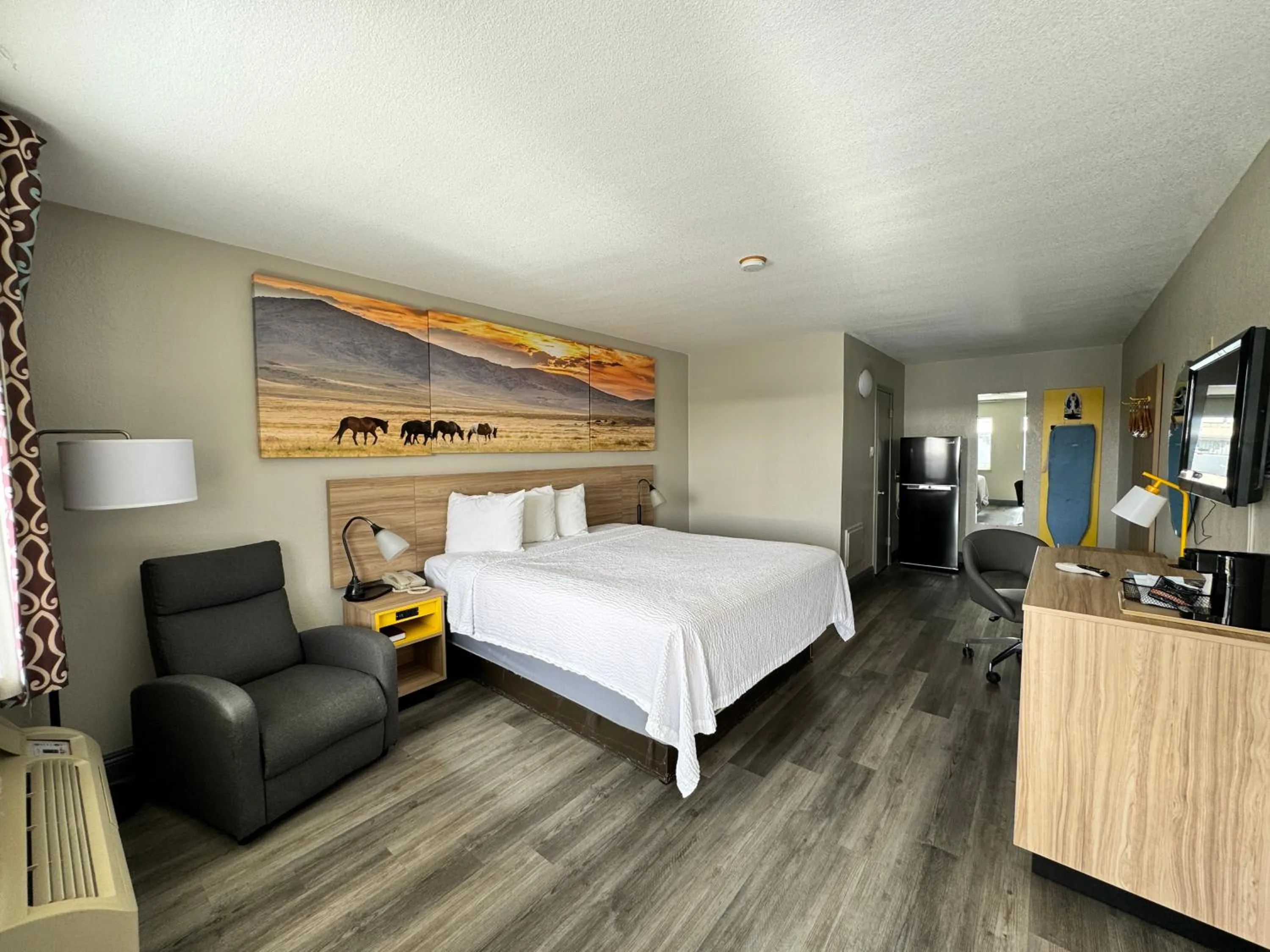 TV and multimedia, Bed in Days Inn by Wyndham Van Horn TX