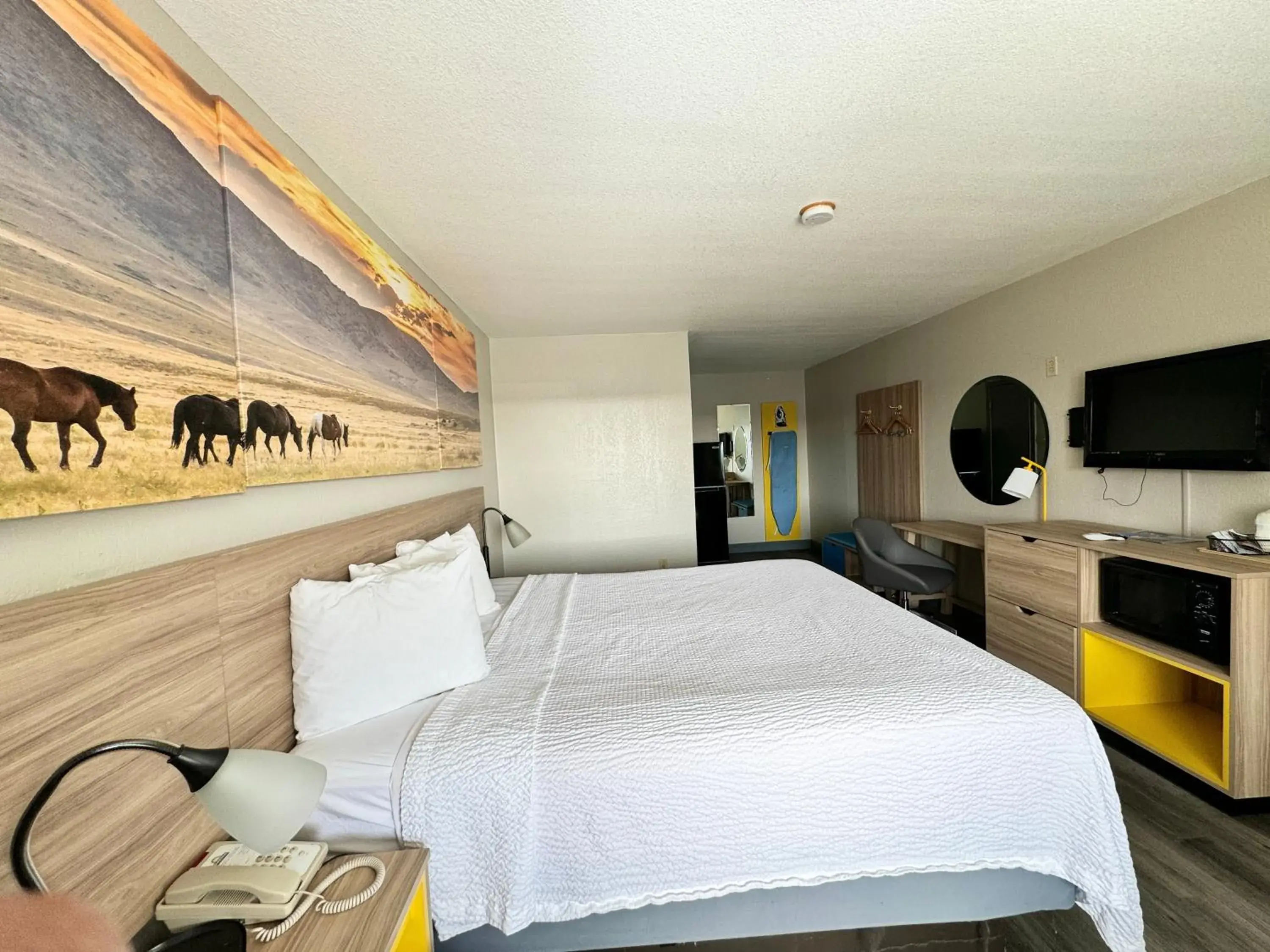 Photo of the whole room, Bed in Days Inn by Wyndham Van Horn TX Photo of the whole room, Bed in Days Inn by Wyndham Van Horn TX