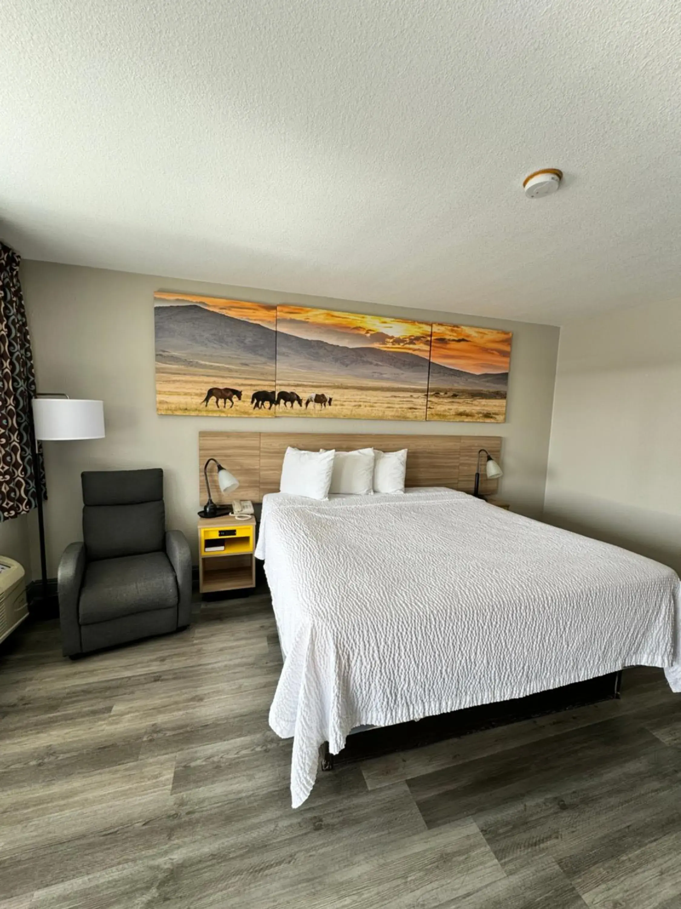 Photo of the whole room, Bed in Days Inn by Wyndham Van Horn TX Photo of the whole room, Bed in Days Inn by Wyndham Van Horn TX