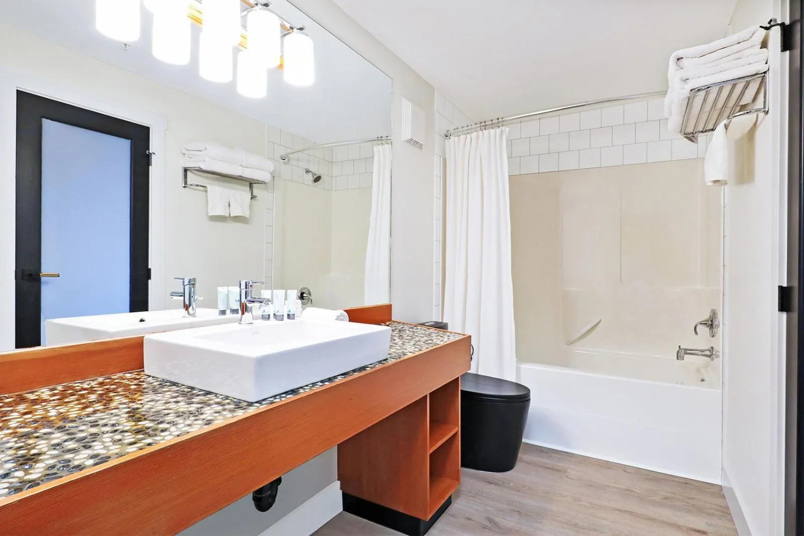 Kingfisher Pacific Resort & Spa