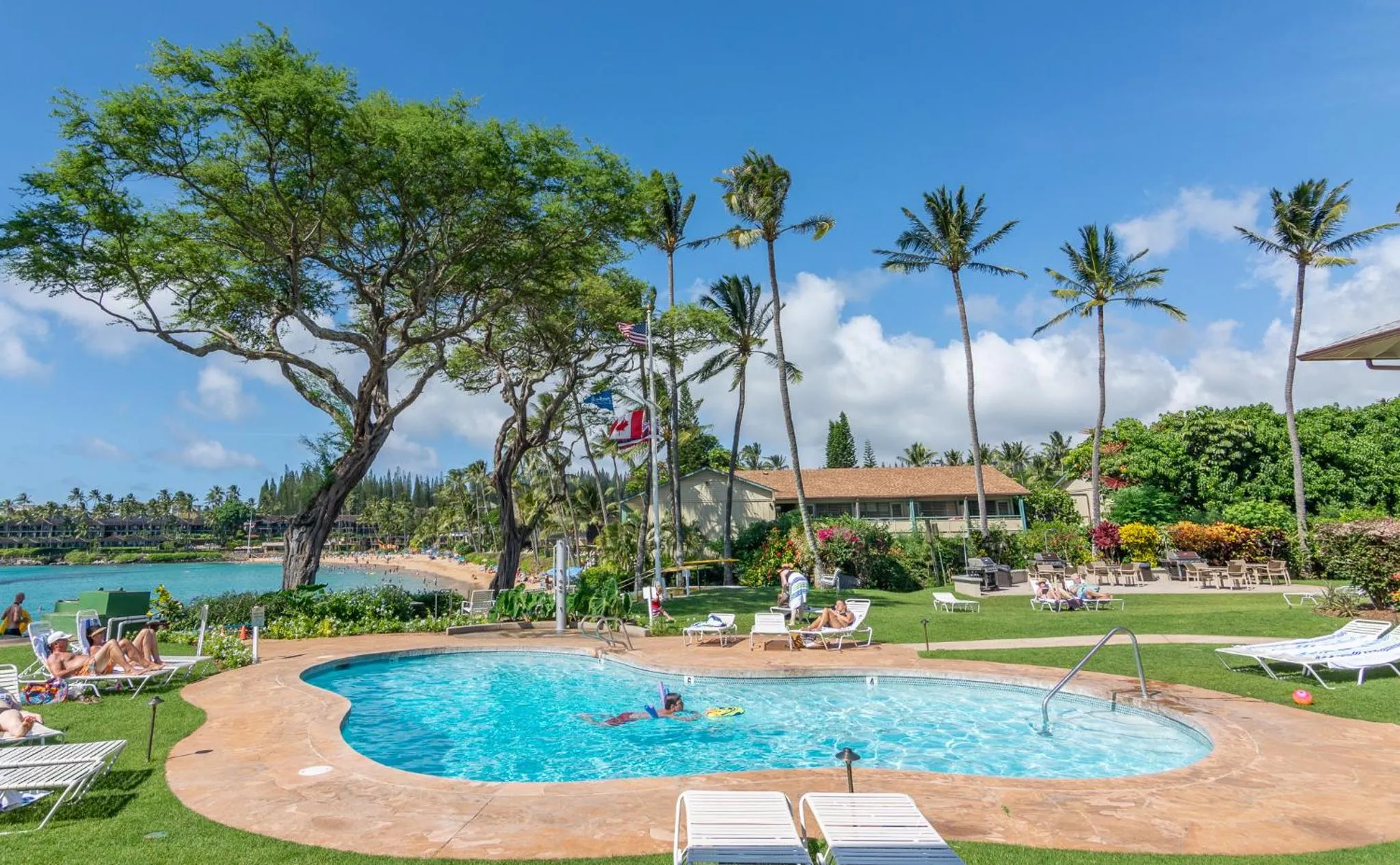 Nāpili Surf Beach Resort by Castle