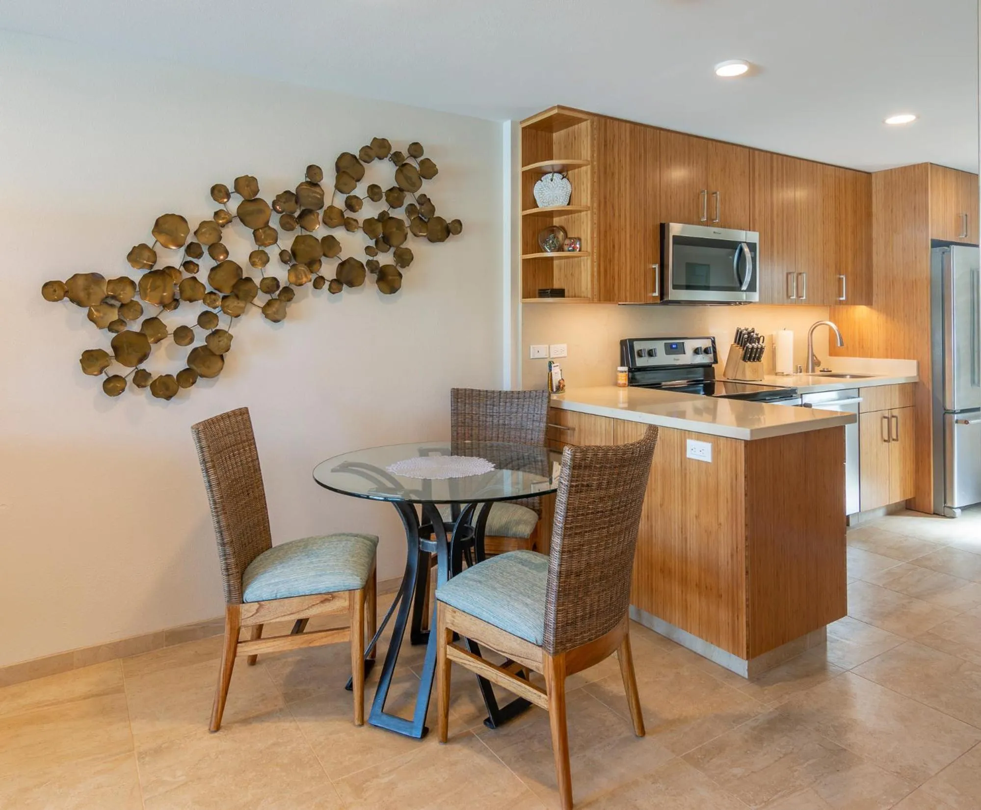 Kitchen or kitchenette in Nāpili Surf Beach Resort by Castle