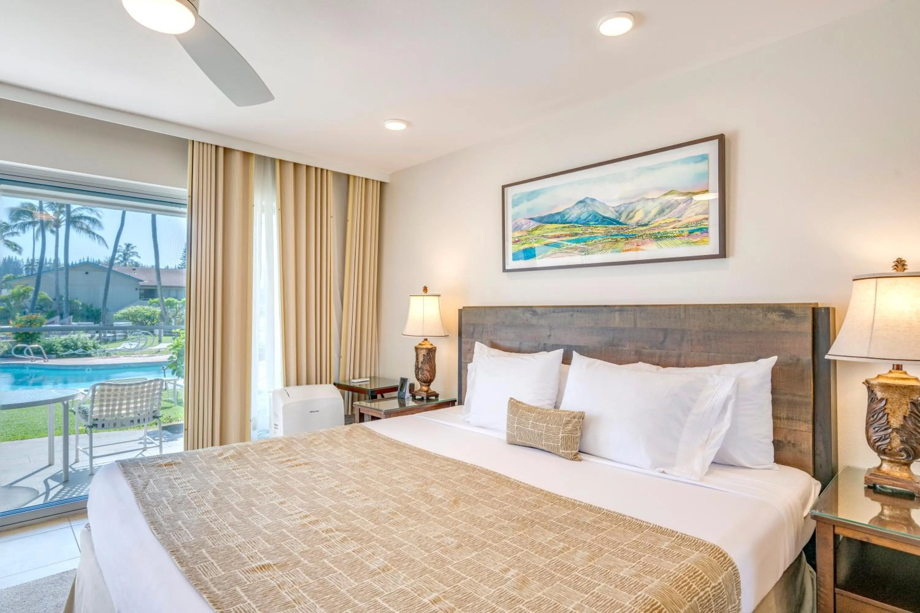 Bedroom, Bed in Nāpili Surf Beach Resort by Castle