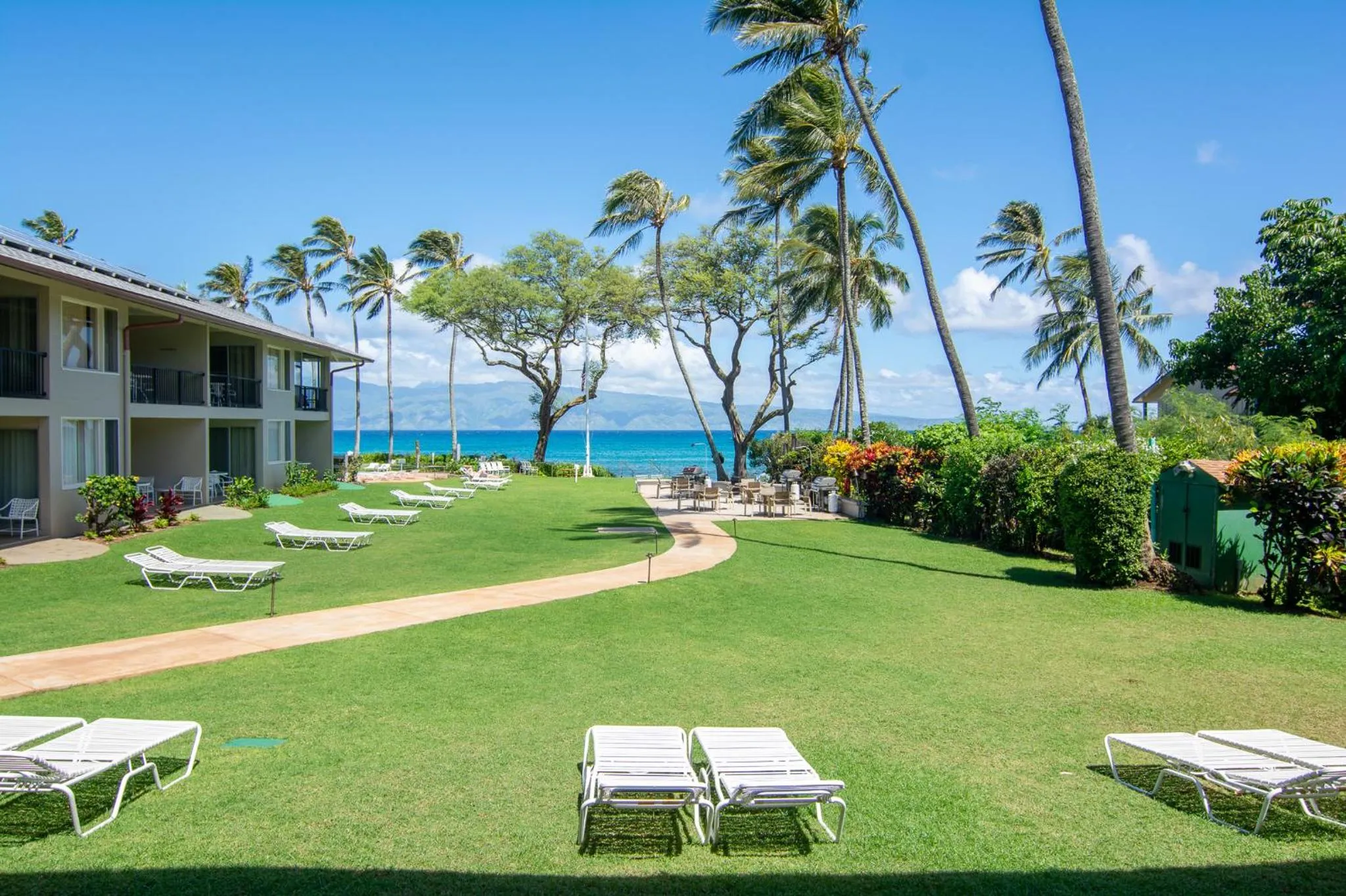 Nāpili Surf Beach Resort by Castle