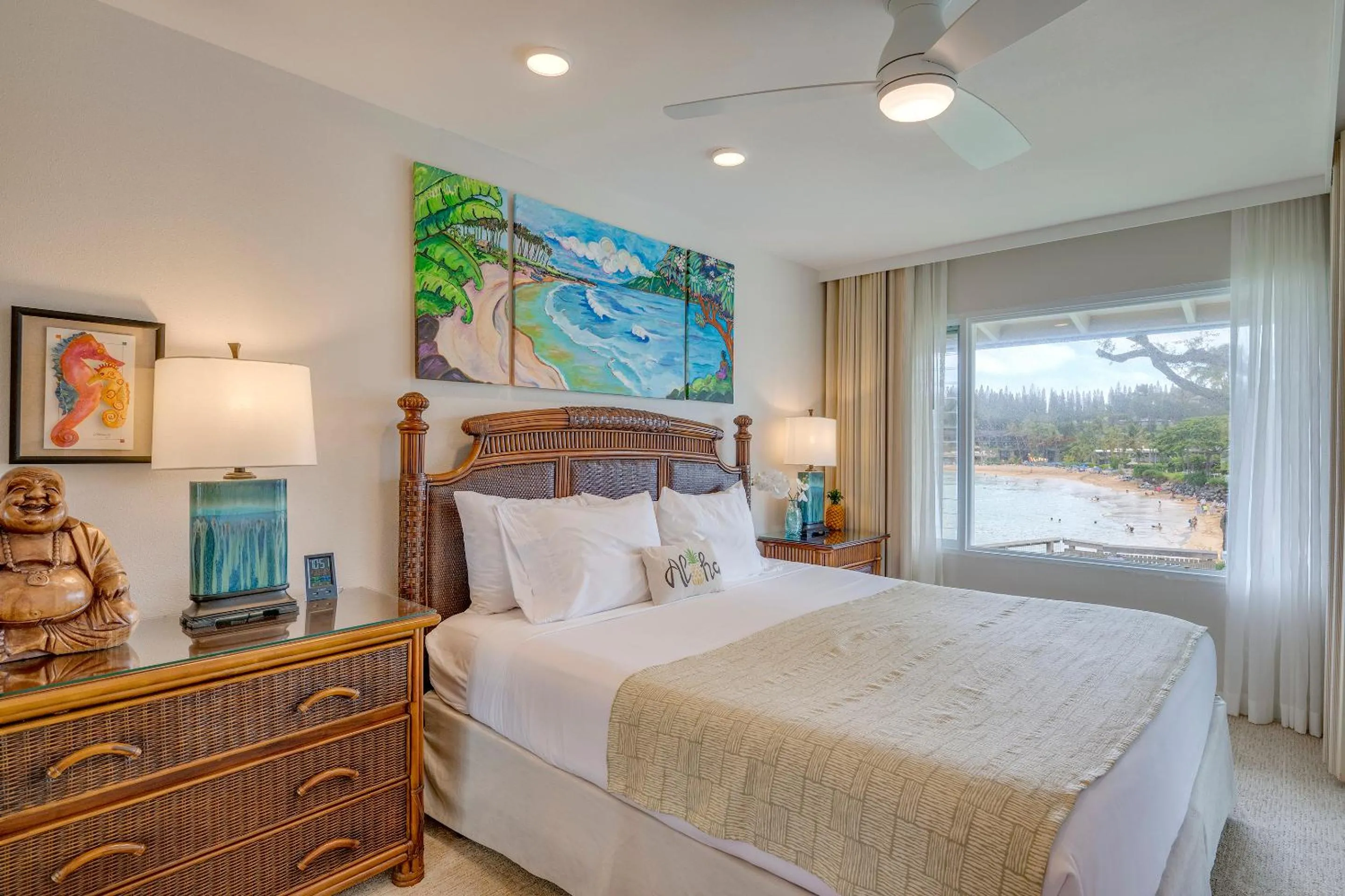 Bedroom, Bed in Nāpili Surf Beach Resort by Castle