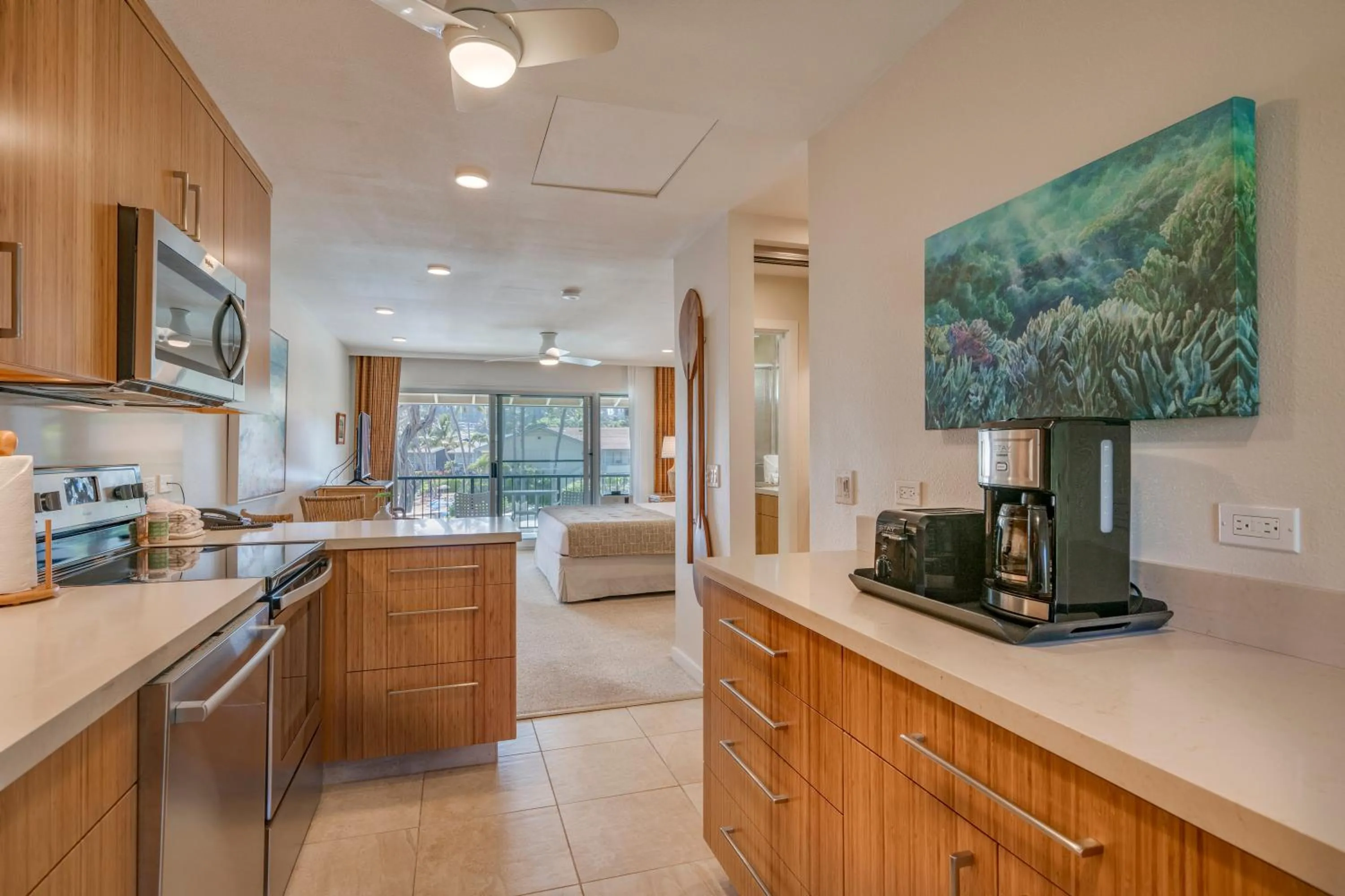 Kitchen or kitchenette in Nāpili Surf Beach Resort by Castle