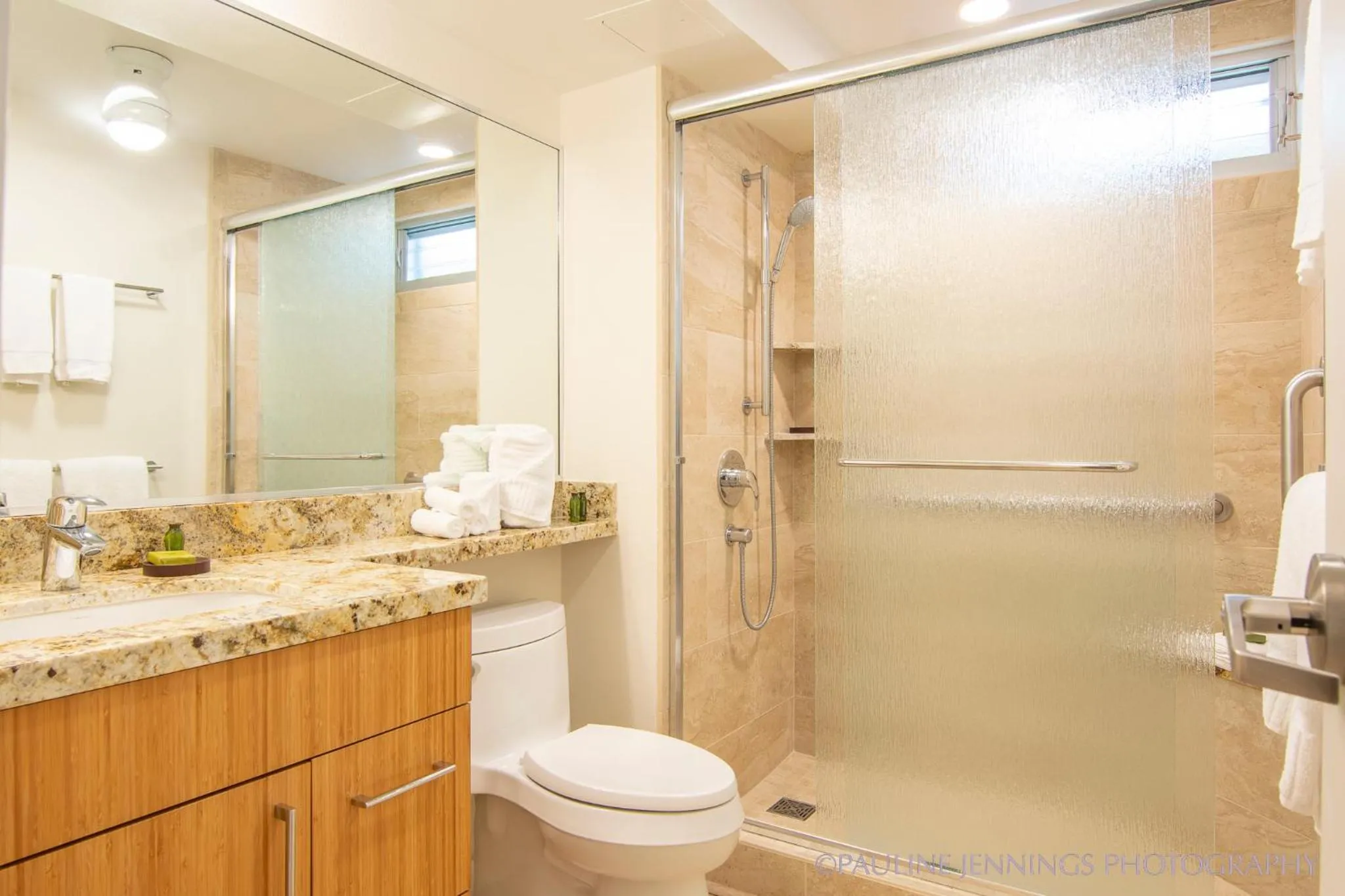 Bathroom in Nāpili Surf Beach Resort by Castle